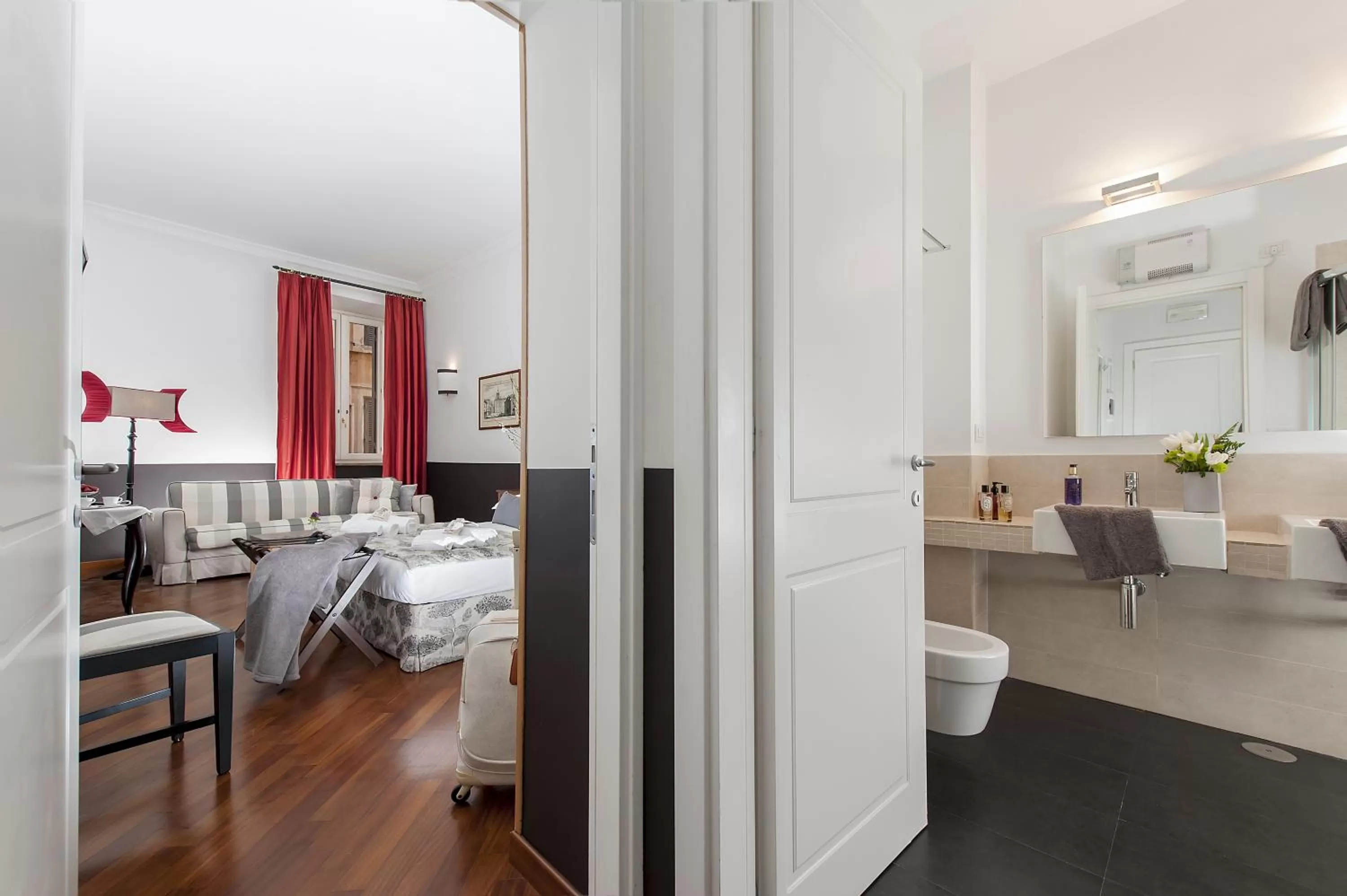 Bedroom, Bed in All'Orologio