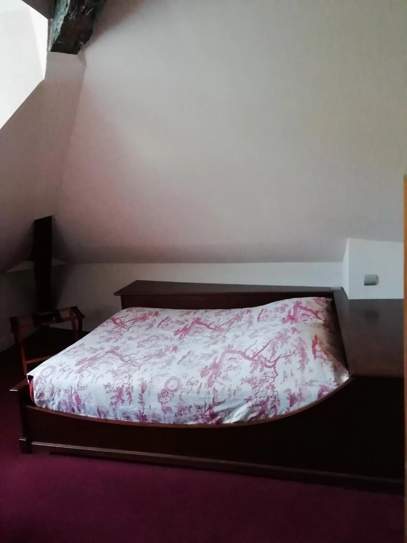 Small Room with Shower in Hôtel Du Manoir Small Room with Shower in Hôtel Du Manoir