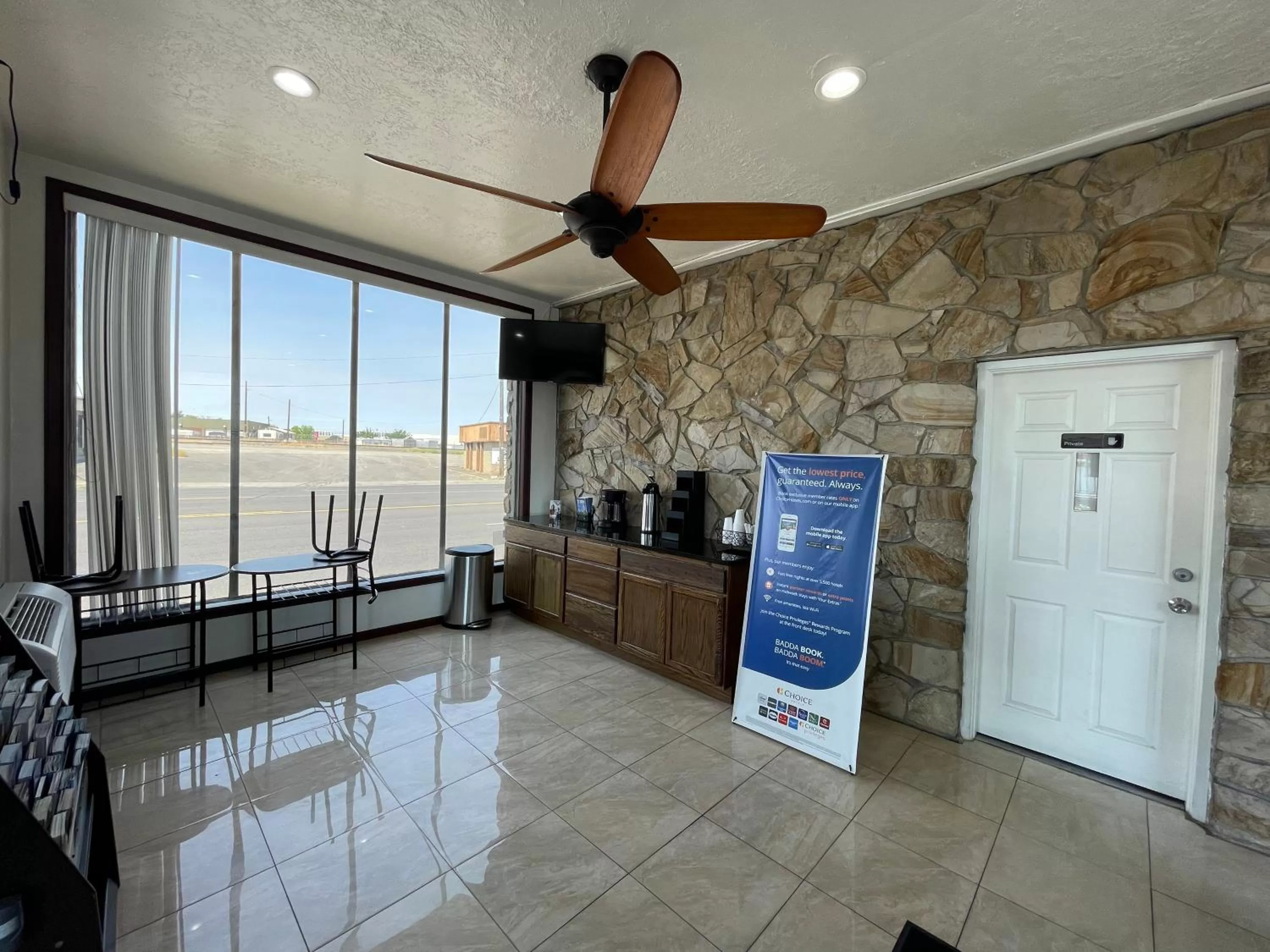 Lobby or reception in Motel 6 Hermiston OR Umatilla