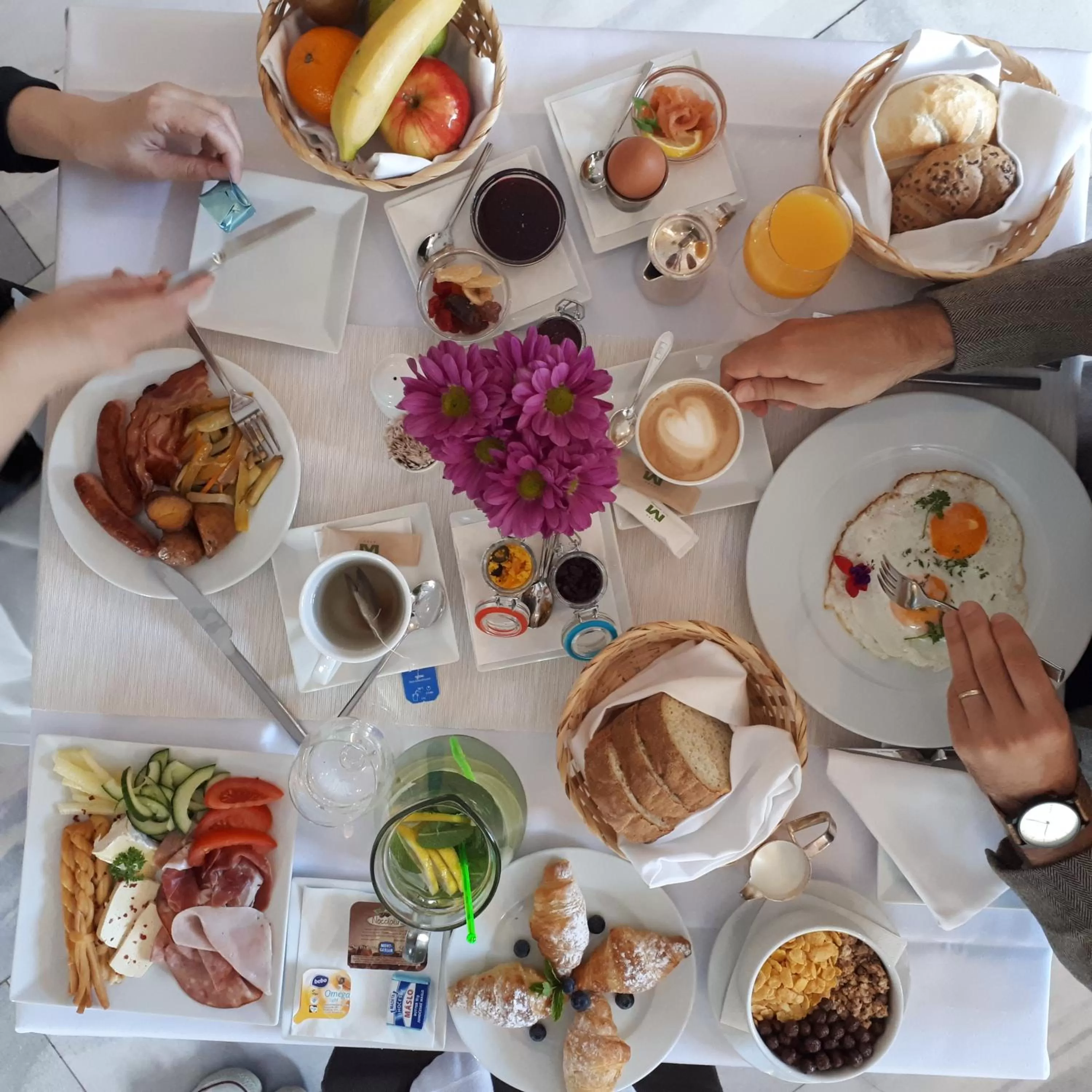 Food and drinks in Hotel Metropol WELLNESS & CONGRESS HOTEL