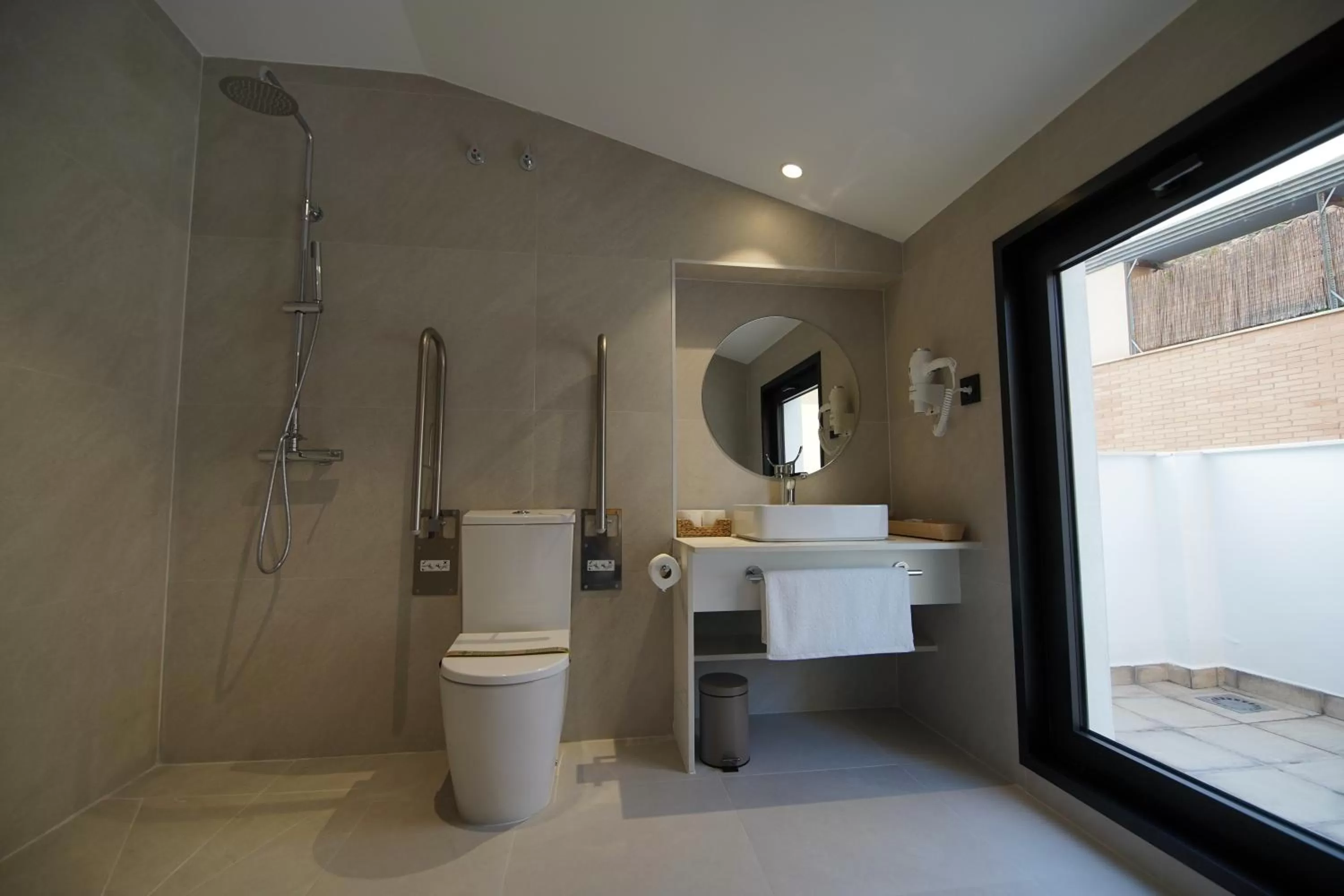 Shower in BET Apartments - Suites Puerto Valencia