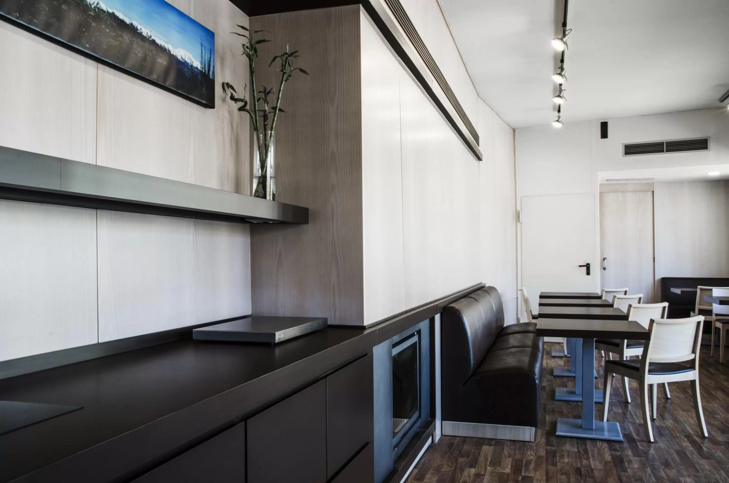 Restaurant/places to eat in La Trobada Hotel Sport