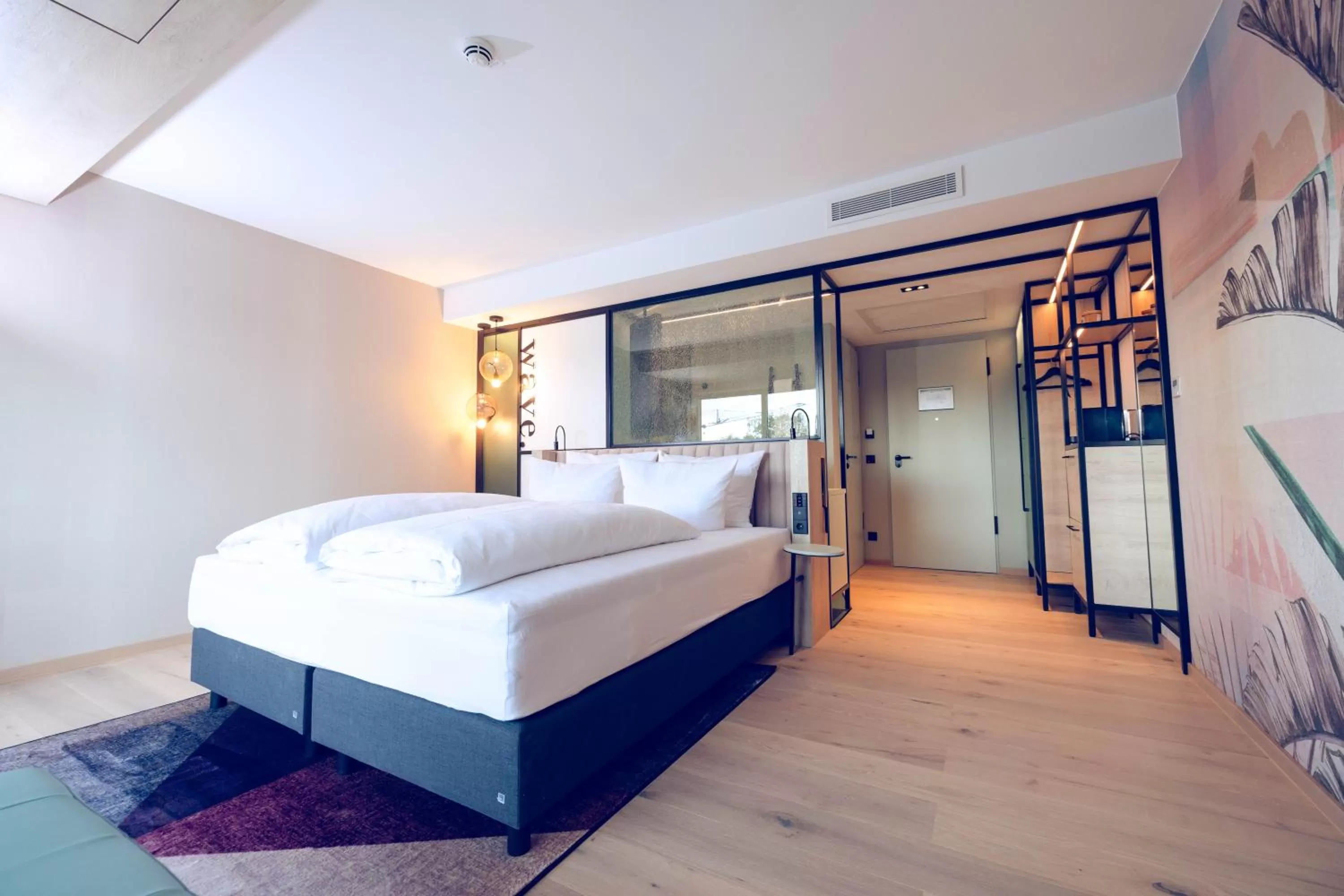 Photo of the whole room, Bed in The Flamingo