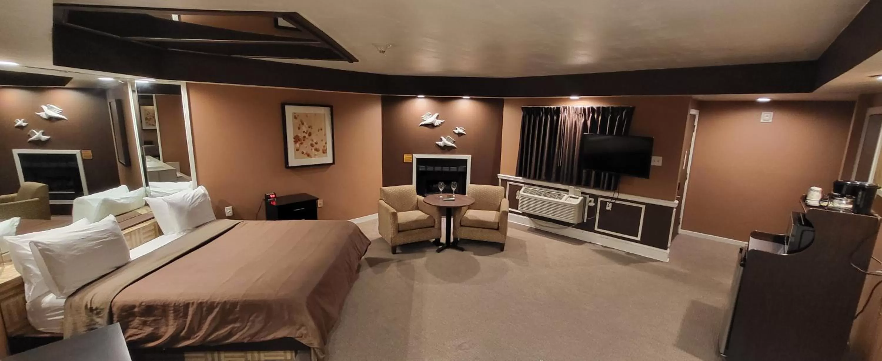 flat iron, Bed in Inn of the Dove Harrisburg-Hershey Romantic Suites