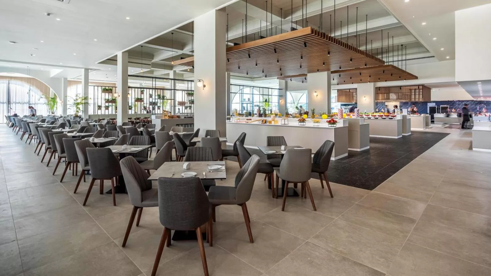 Restaurant/places to eat in Louis Phaethon Beach