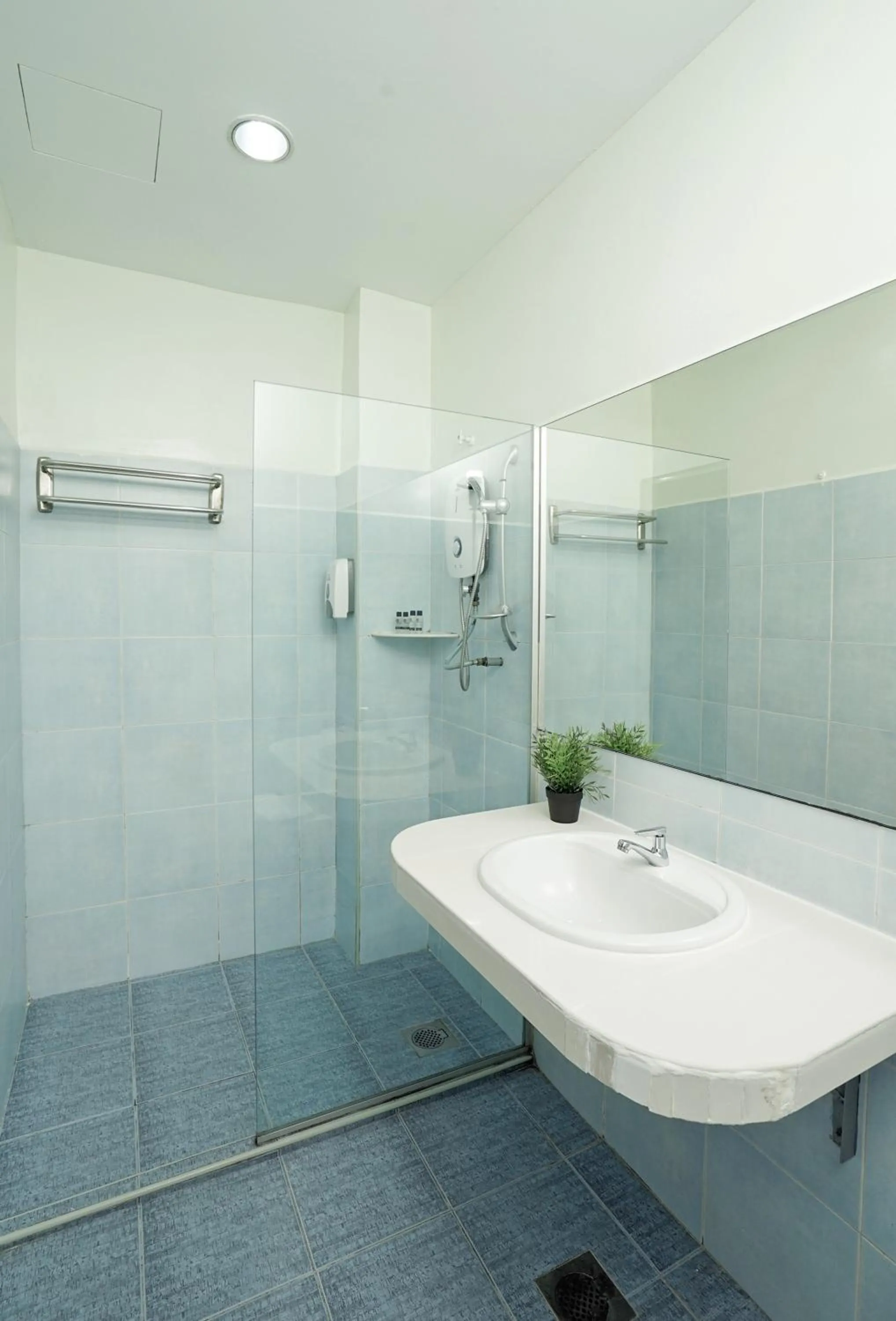 Bathroom in RJ Hotel Kulai