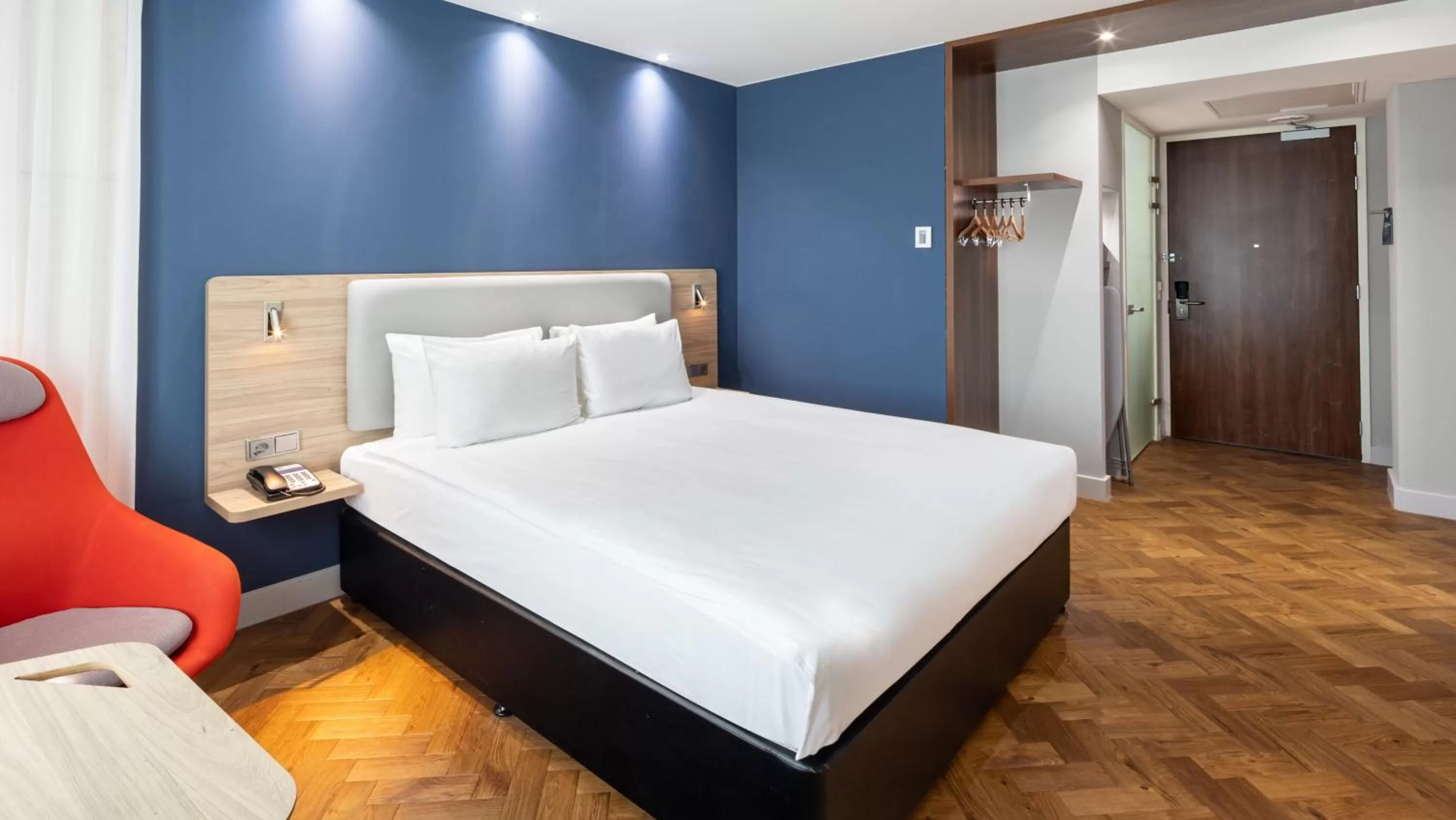 Photo of the whole room, Bed in Holiday Inn Express Amsterdam - Sloterdijk Station by IHG