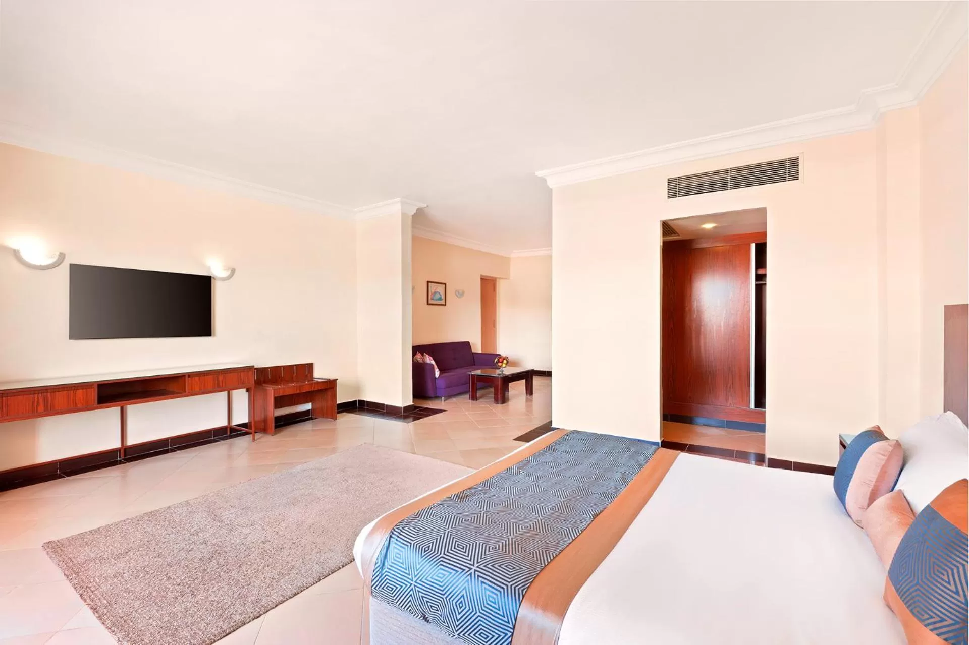 Photo of the whole room, Bed in Pickalbatros Alf Leila Wa Leila Resort - Neverland Hurghada