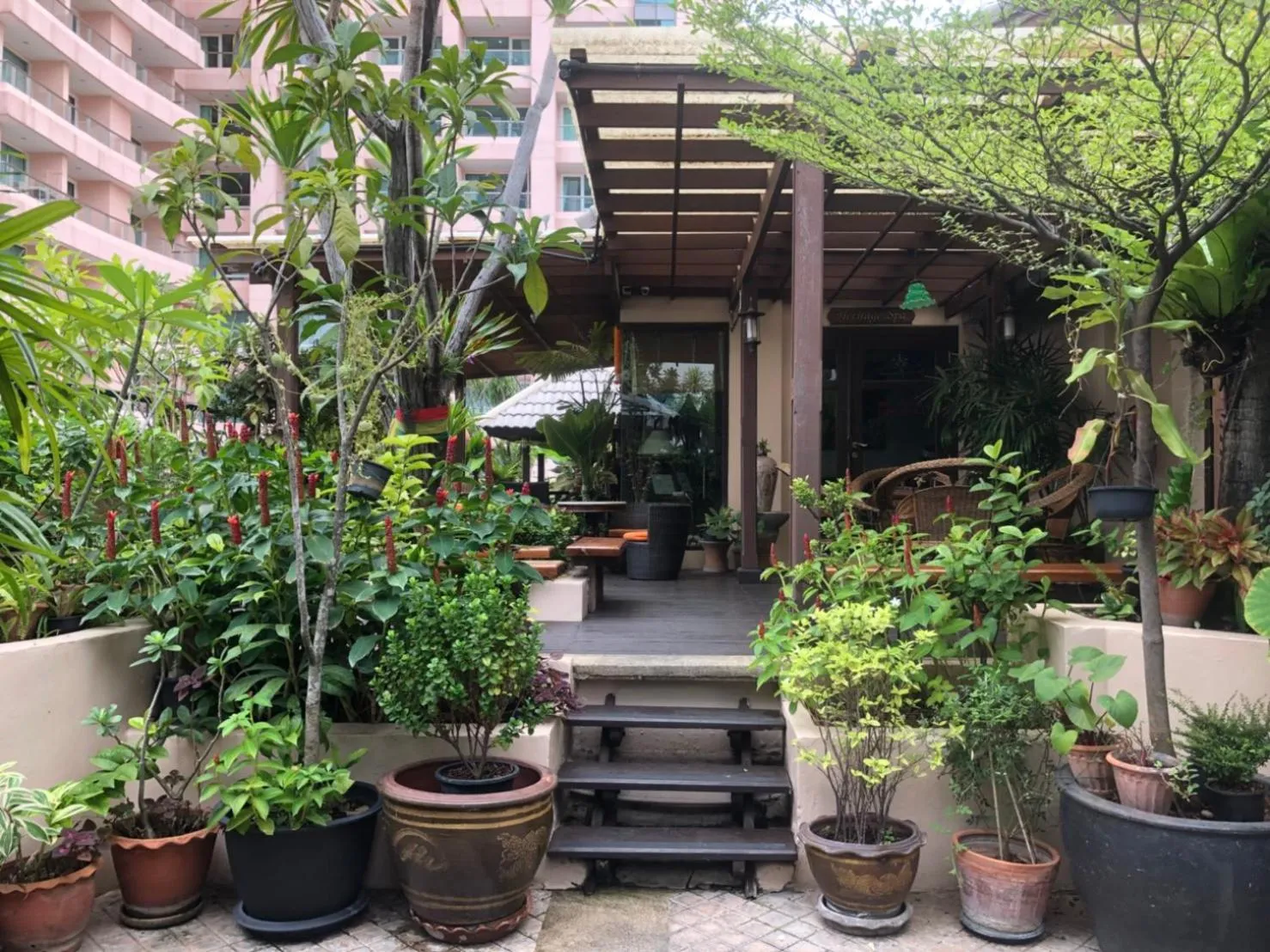 Communal lounge/ TV room in The Siam Heritage Hotel