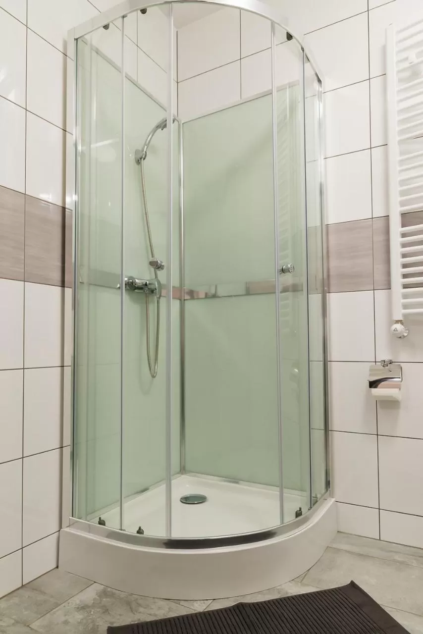 Bathroom in Dom Wycieczkowy "Na stadionie"