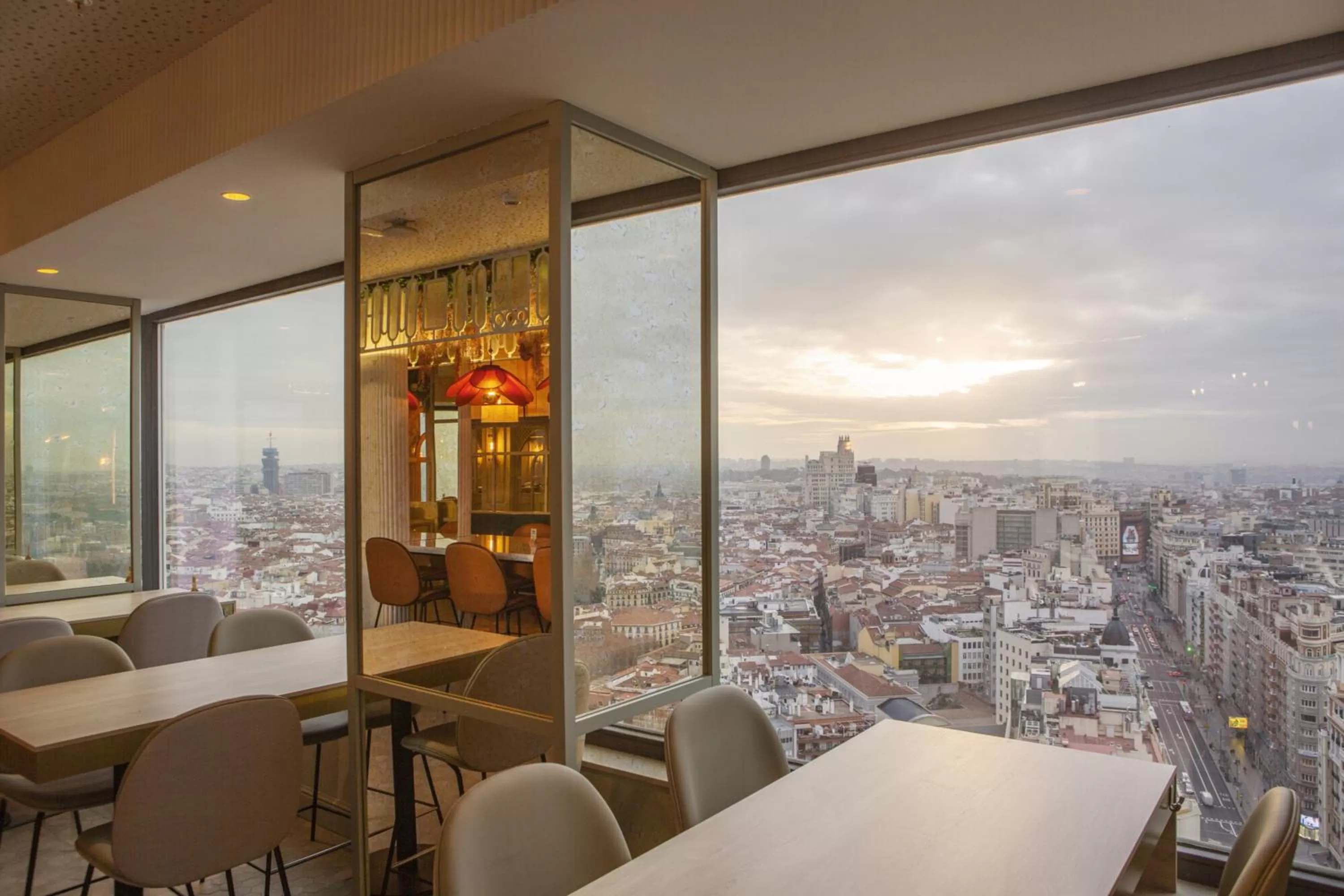 Restaurant/places to eat in Riu Plaza España