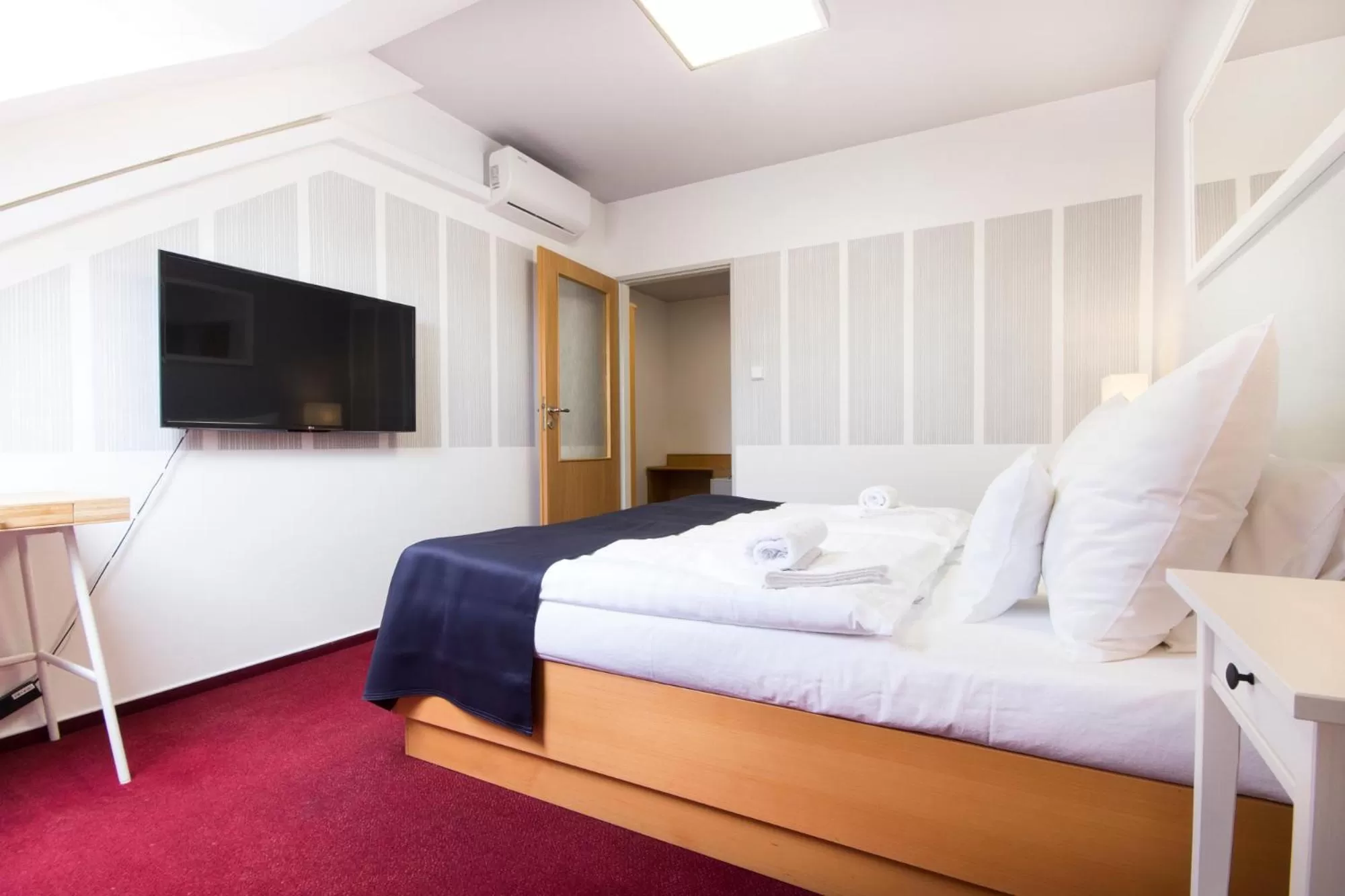 TV and multimedia, Bed in Hotel Maroli Mikulov