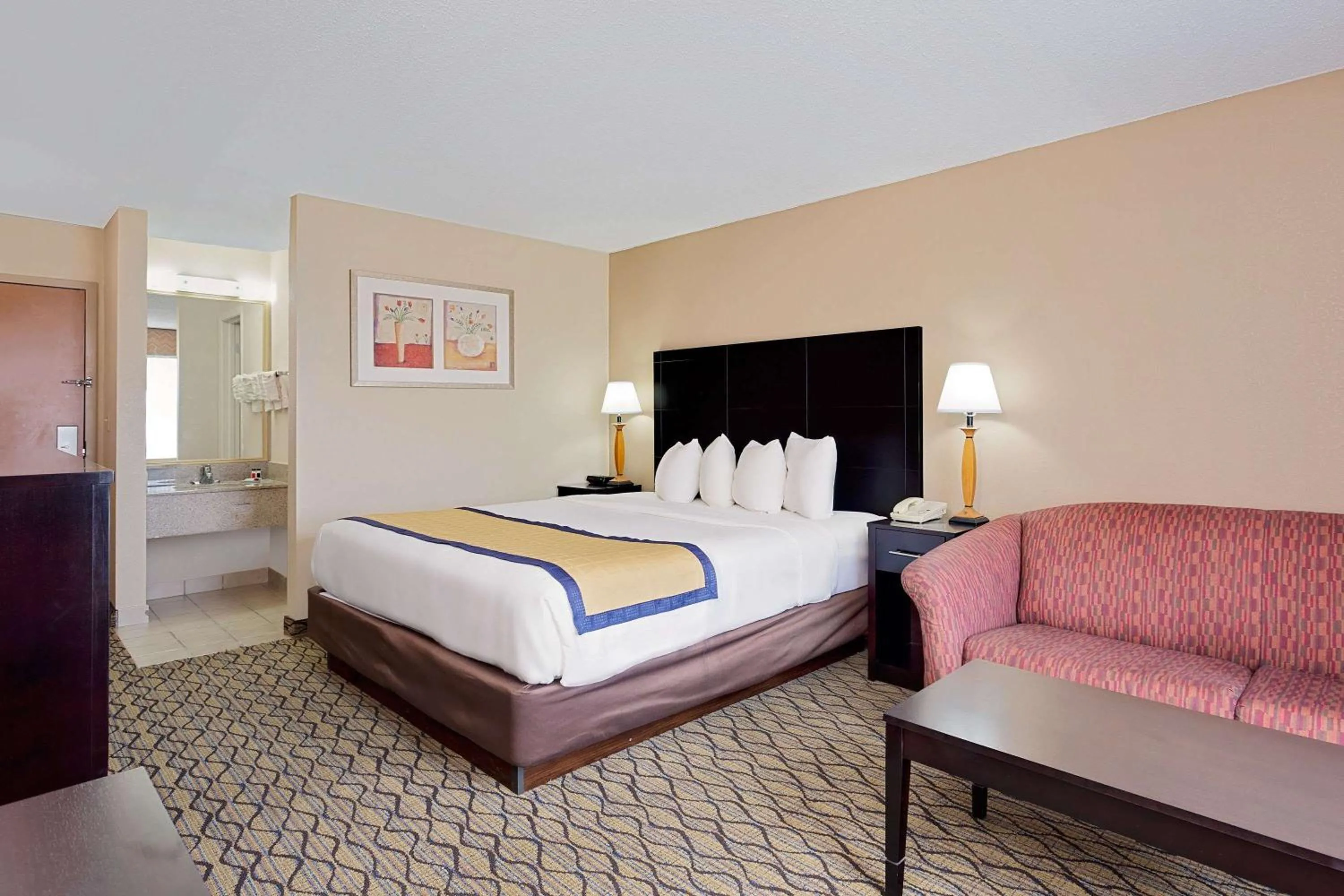 Photo of the whole room in Staywell Inn