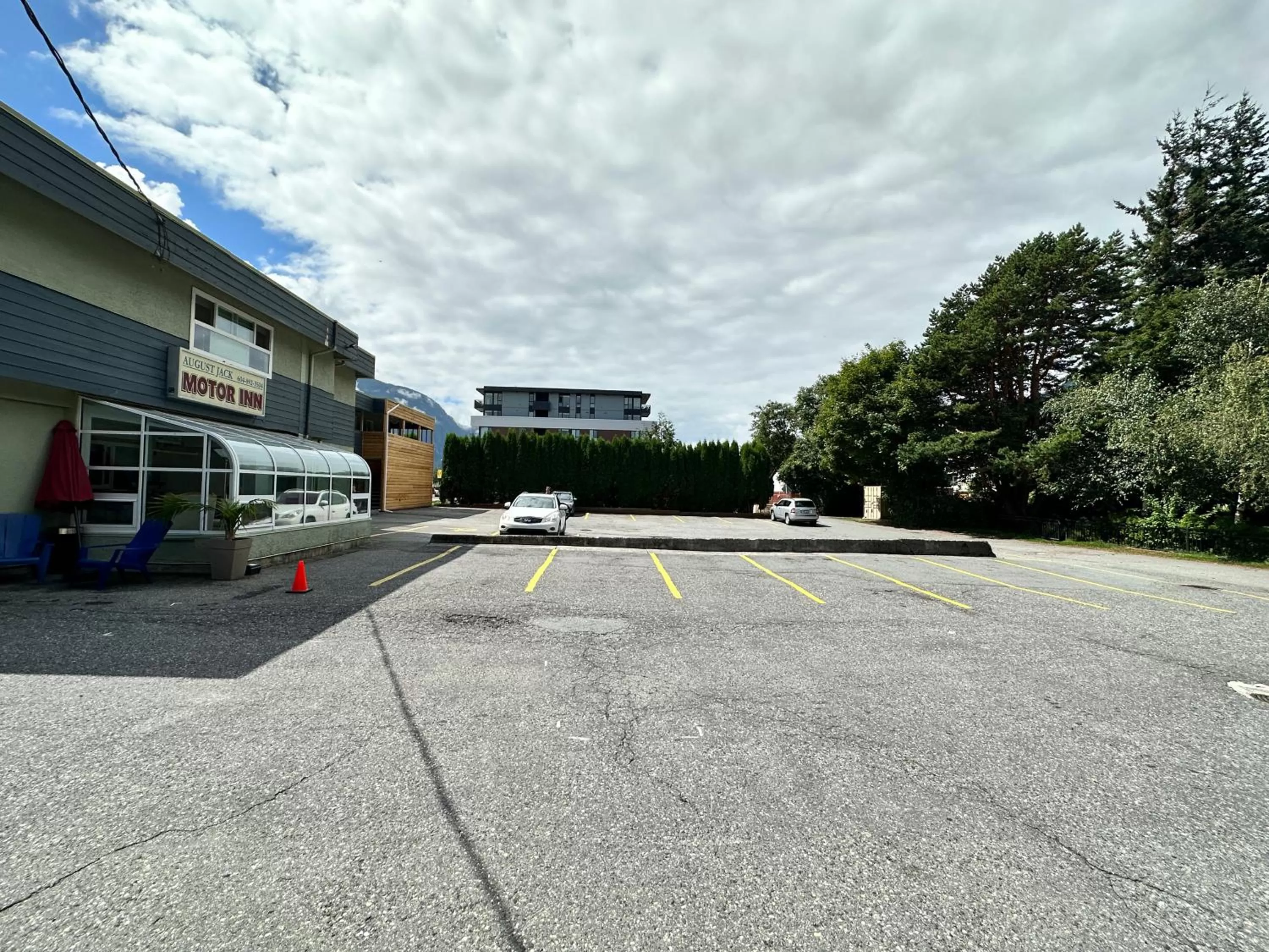 Parking in August Jack Inn