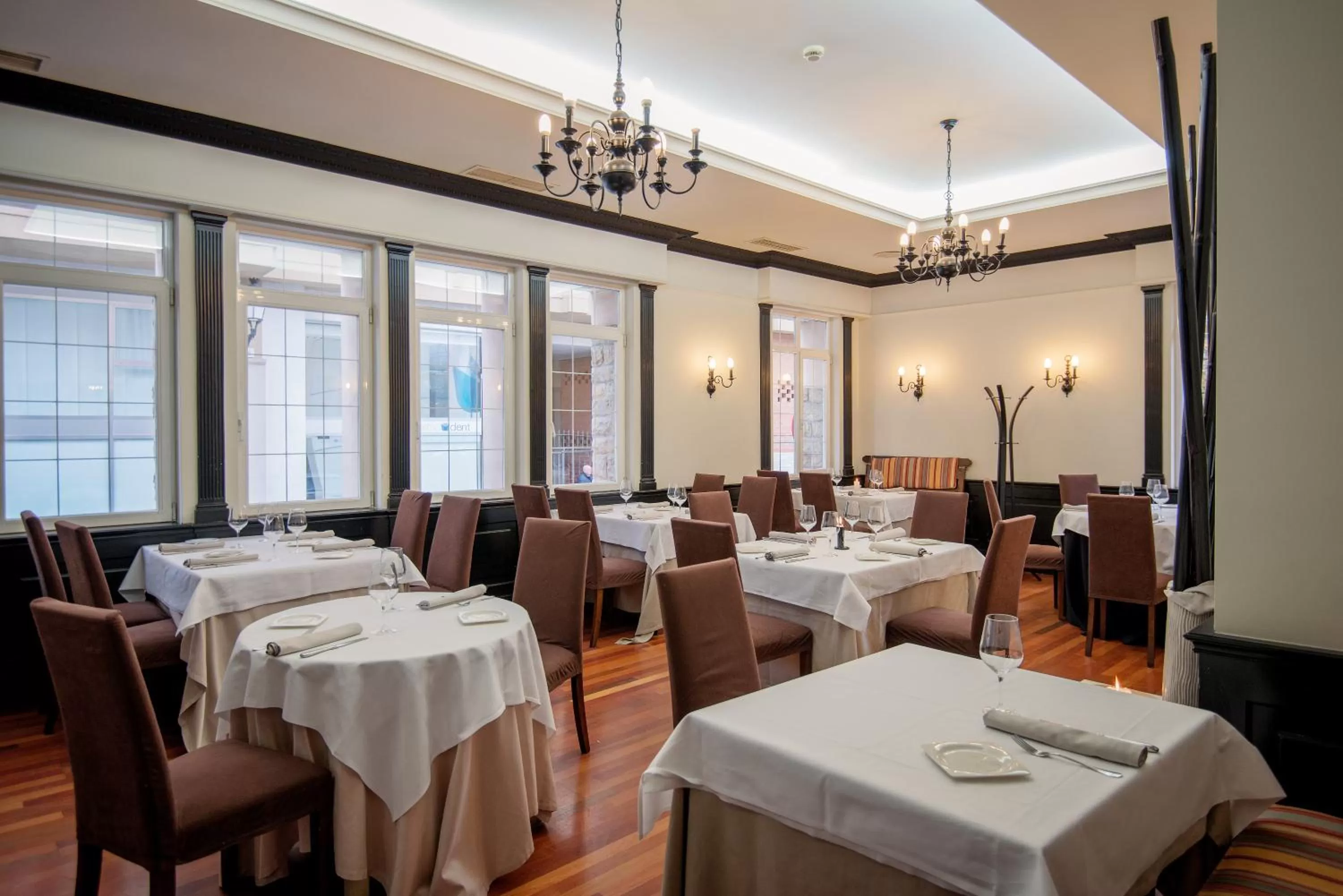 Restaurant/places to eat in Hotel Harrison Etxea