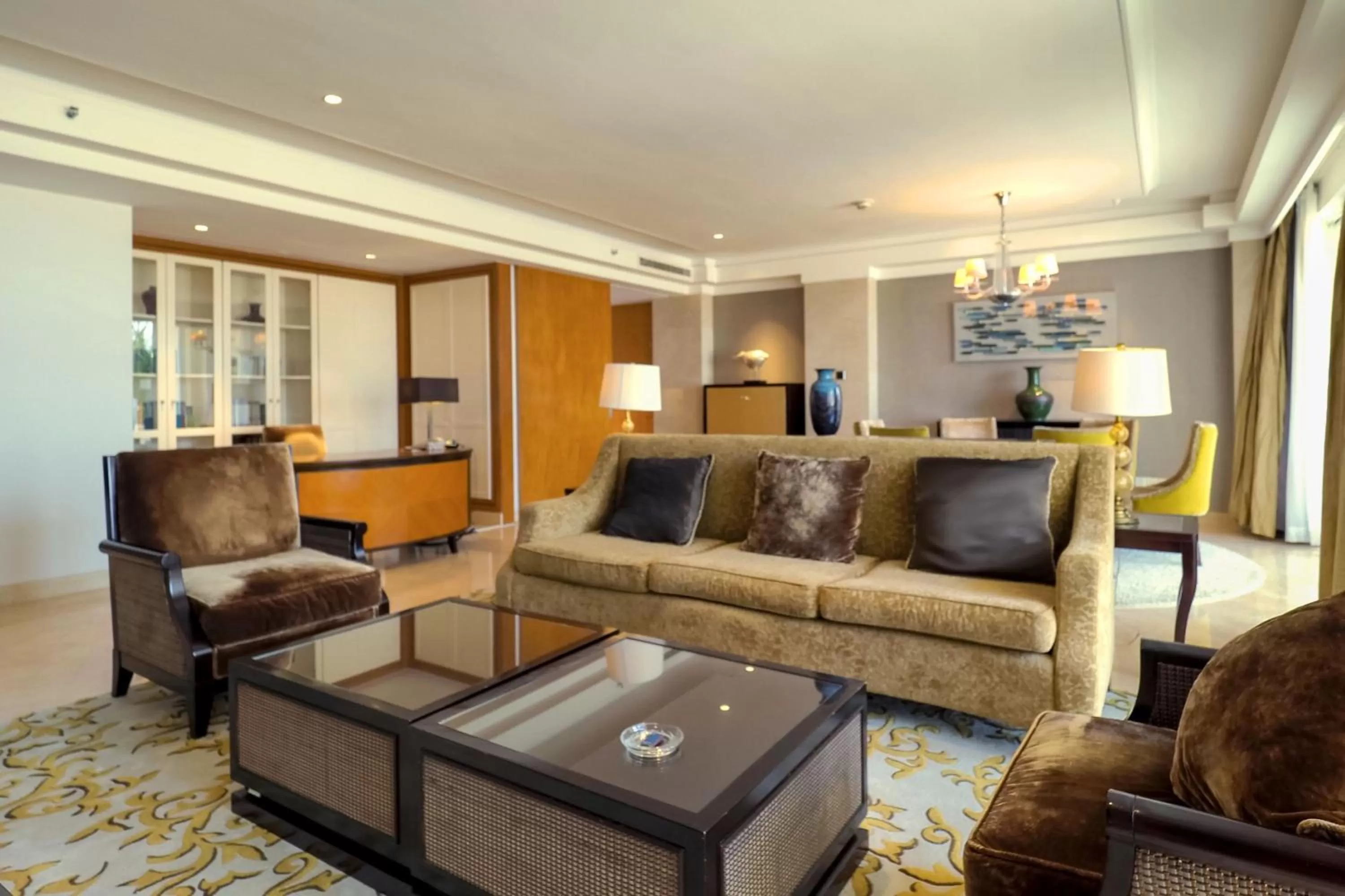 Living room in Sheraton Haikou Hotel
