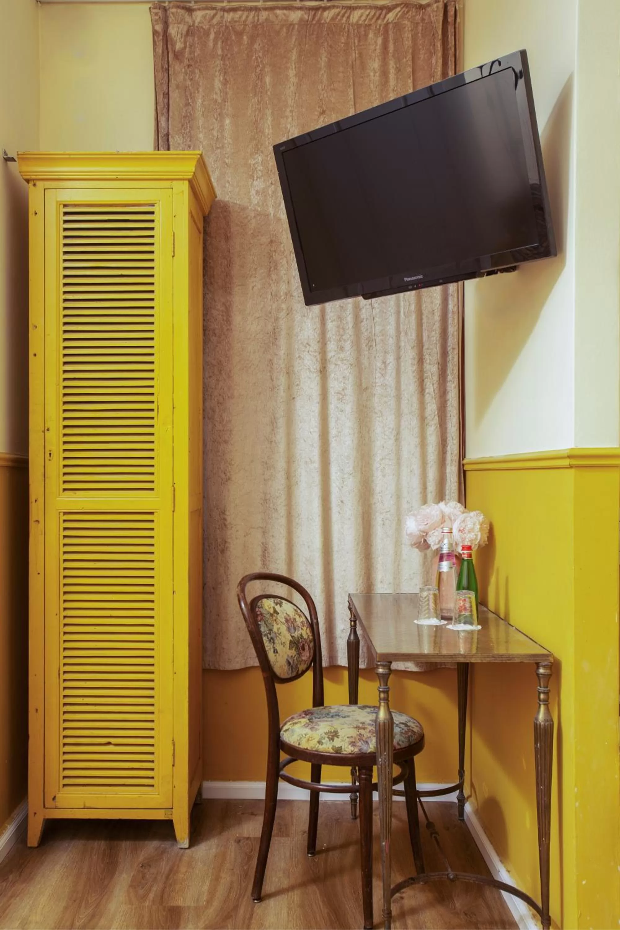 TV and multimedia in The Elliot - Adults only