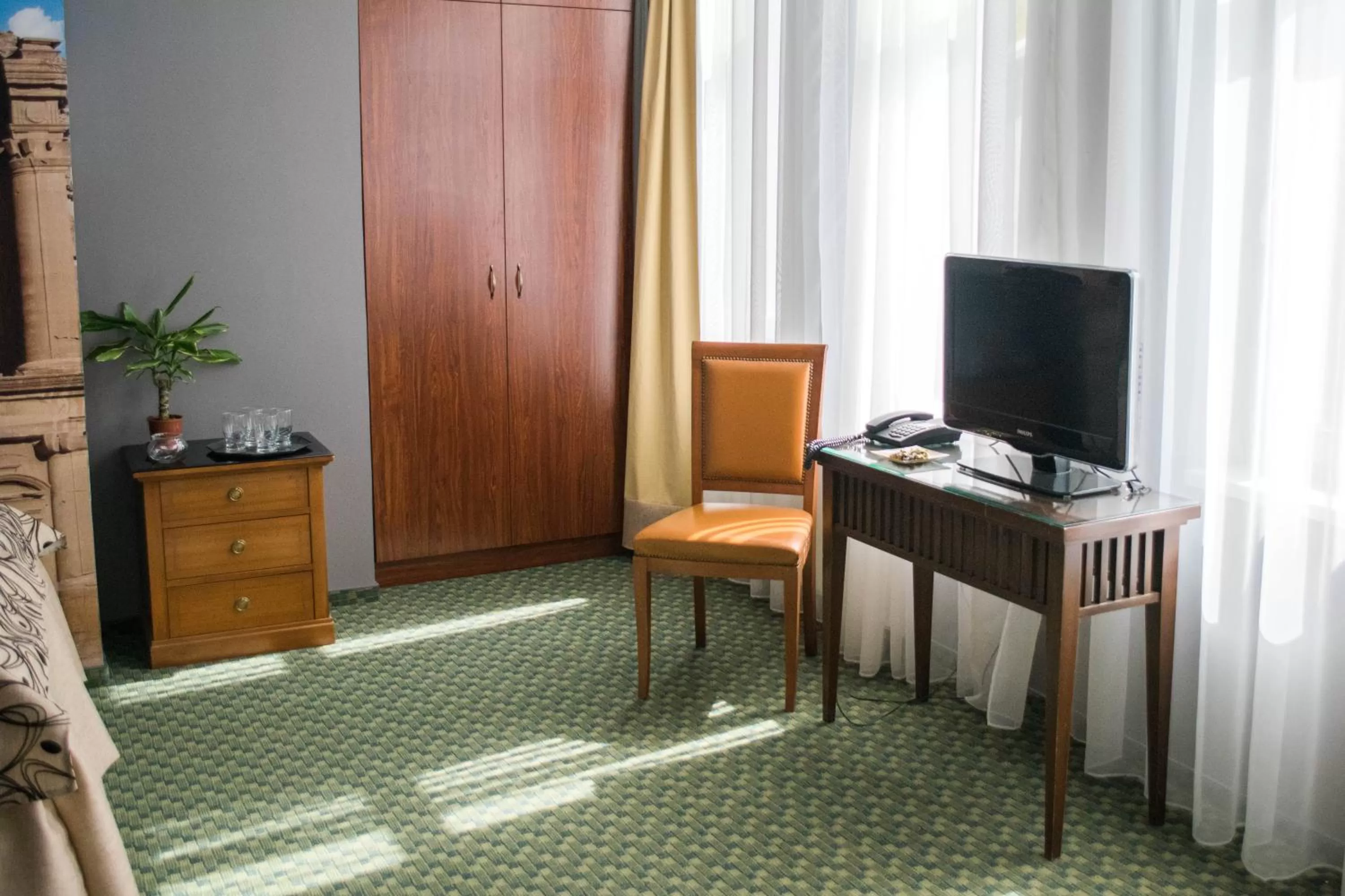 Living room, TV/Entertainment Center in Petra Hotel