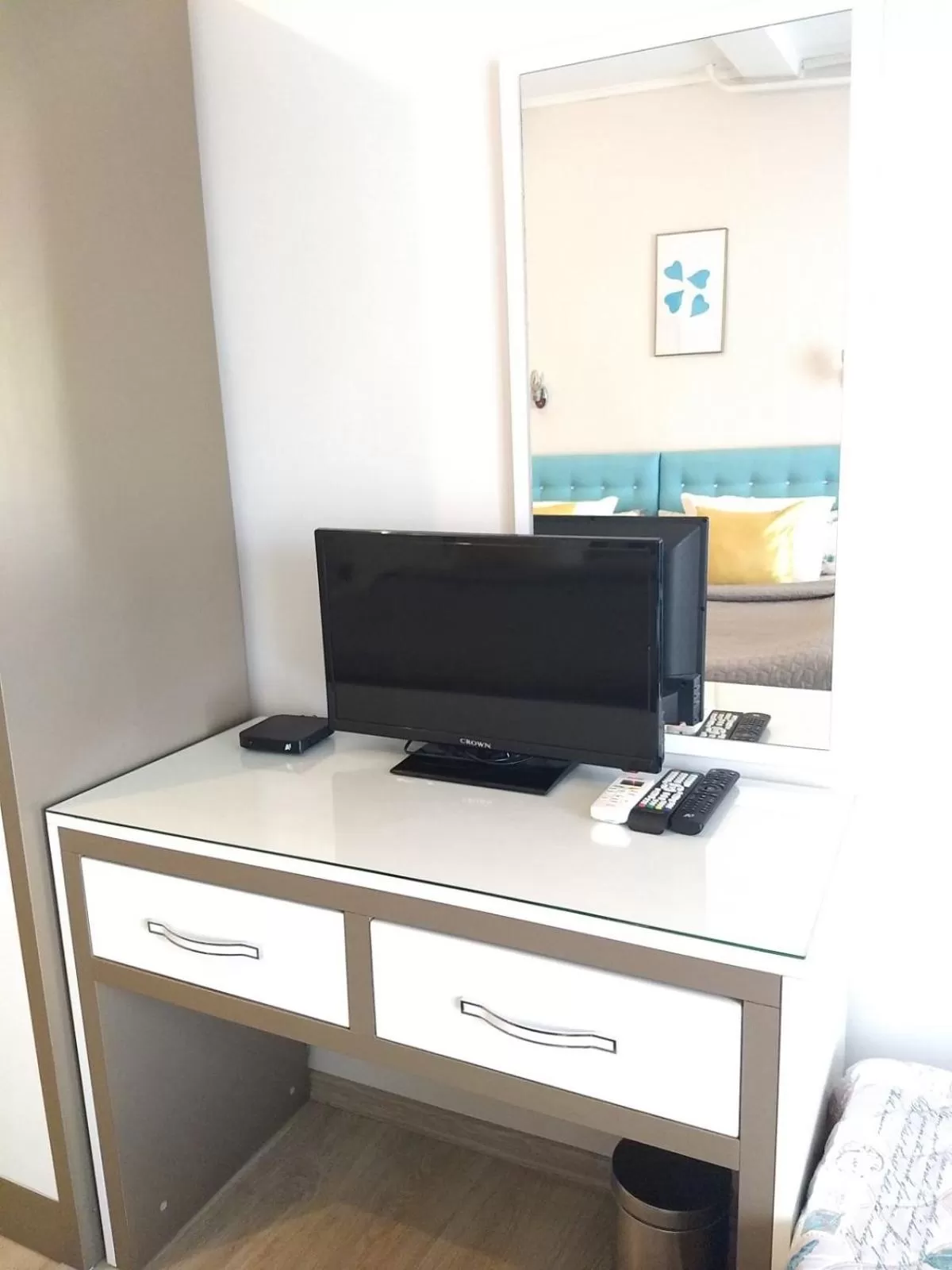 TV and multimedia, TV/Entertainment Center in White Rose Family Guest House