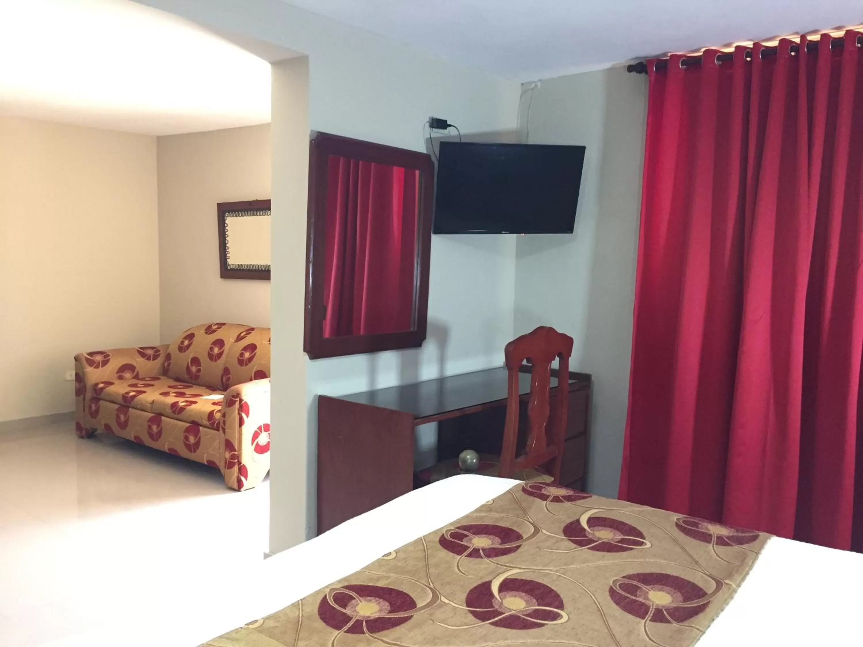 TV/Entertainment Center in Hotel Olimpo