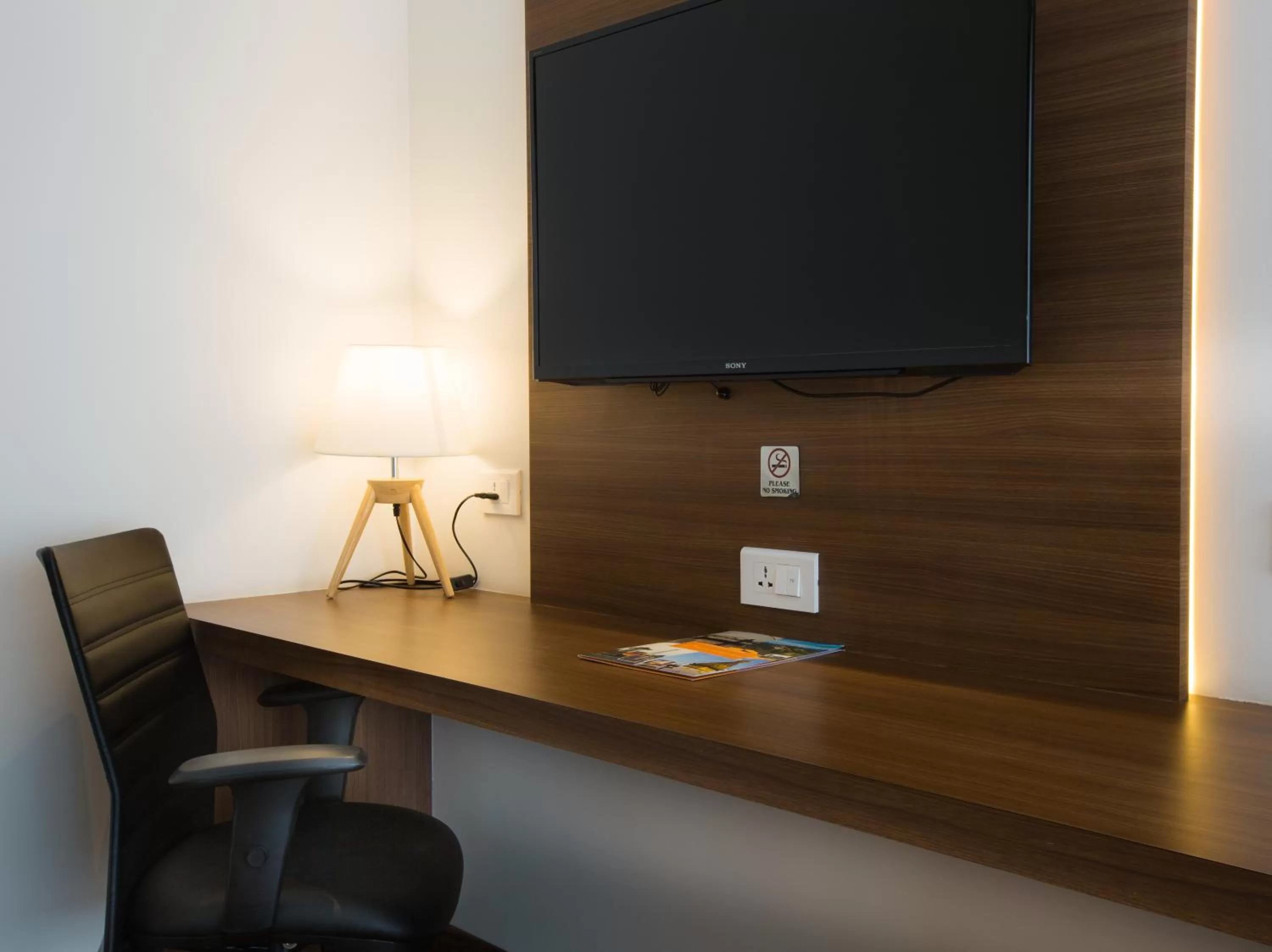 Bedroom in Hotel Ambassador by ACE Hotels