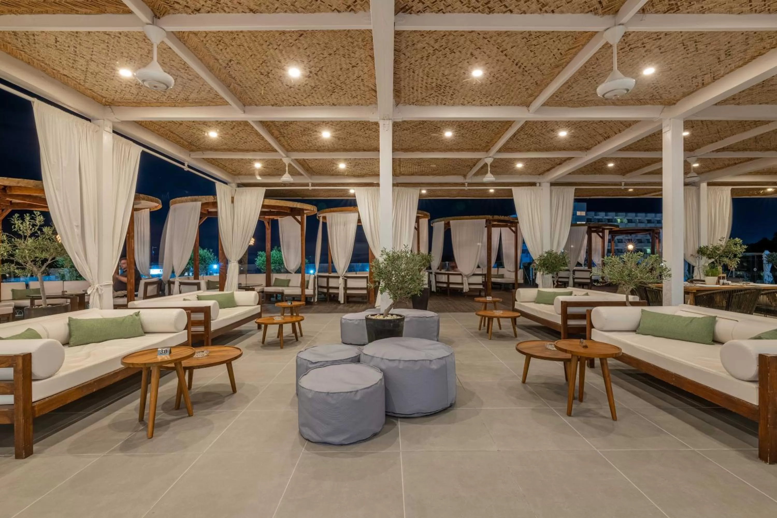 Restaurant/places to eat in Napa Mermaid Hotel & Suites