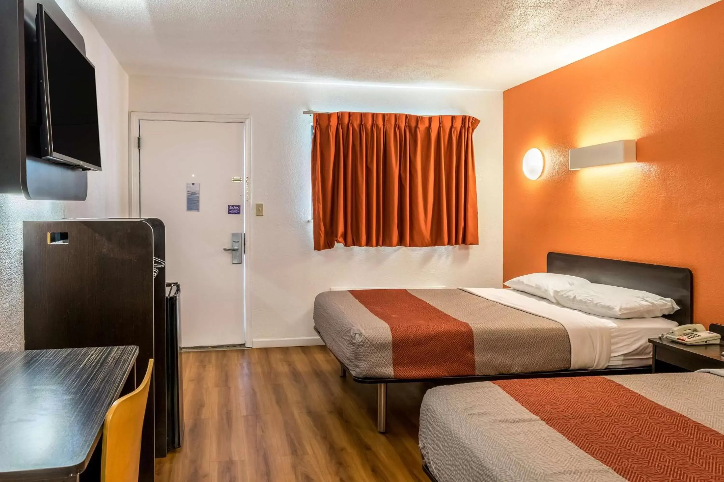 Queen Room with Two Queen Beds - Disability Access - Smoking in Motel 6 Florence, KY - Cincinnati Airport Queen Room with Two Queen Beds - Disability Access - Smoking in Motel 6 Florence, KY - Cincinnati Airport