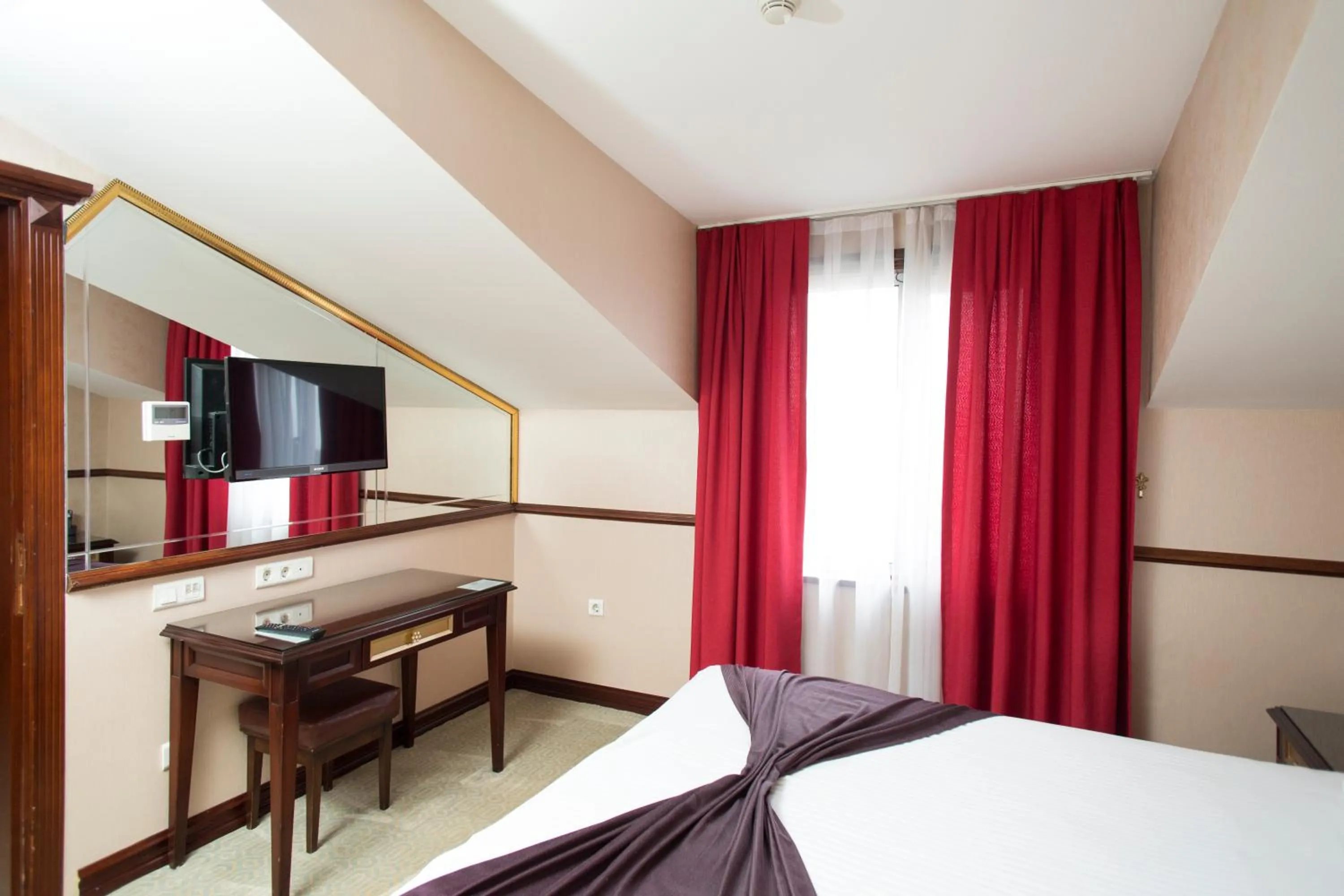 Bed in Topkapi Inter Istanbul Hotel