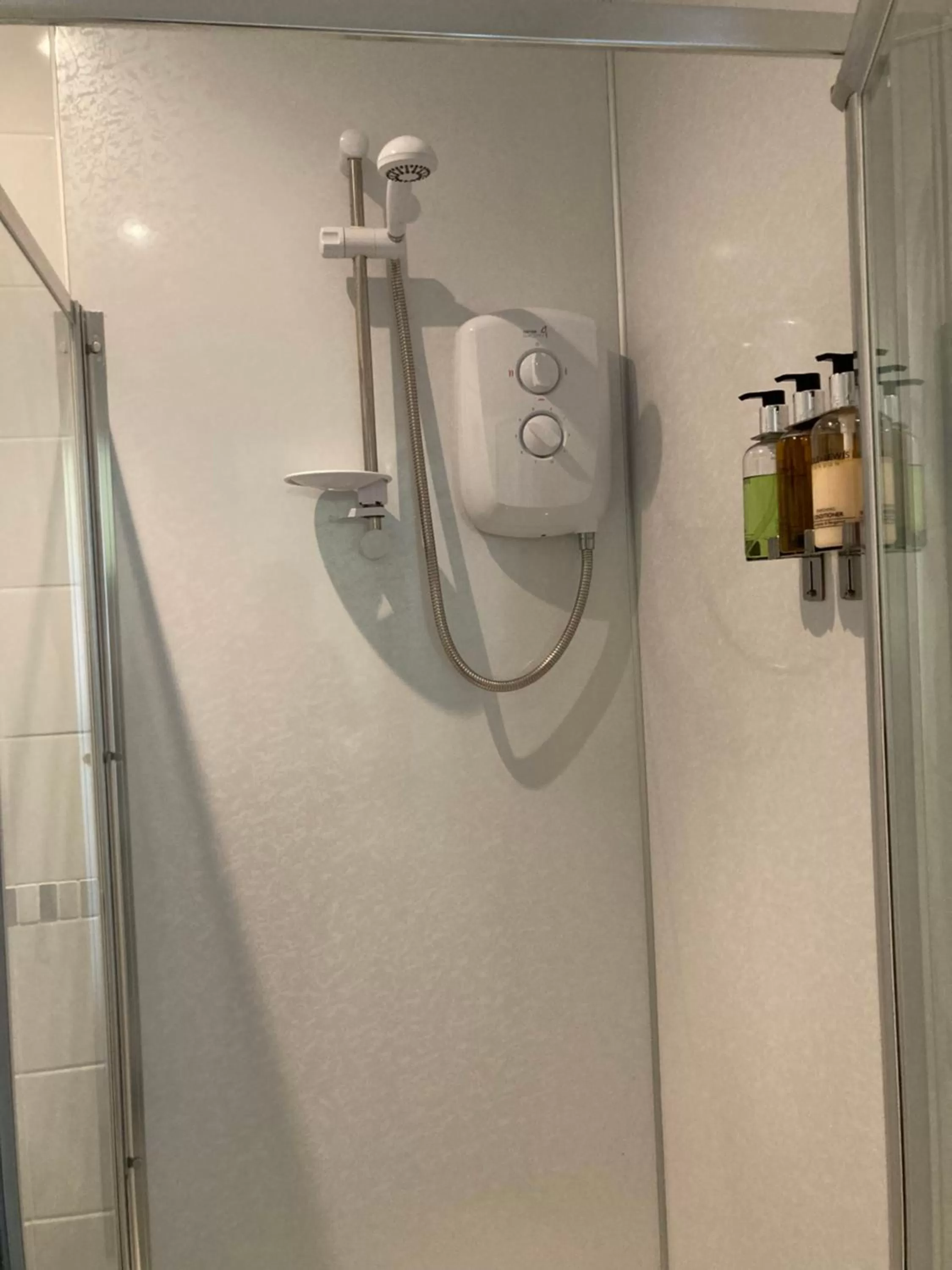 Shower in Hillcrest Bed & Breakfast