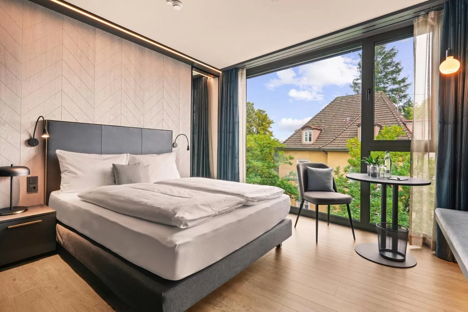 Photo of the whole room, Mountain View in Lukullum