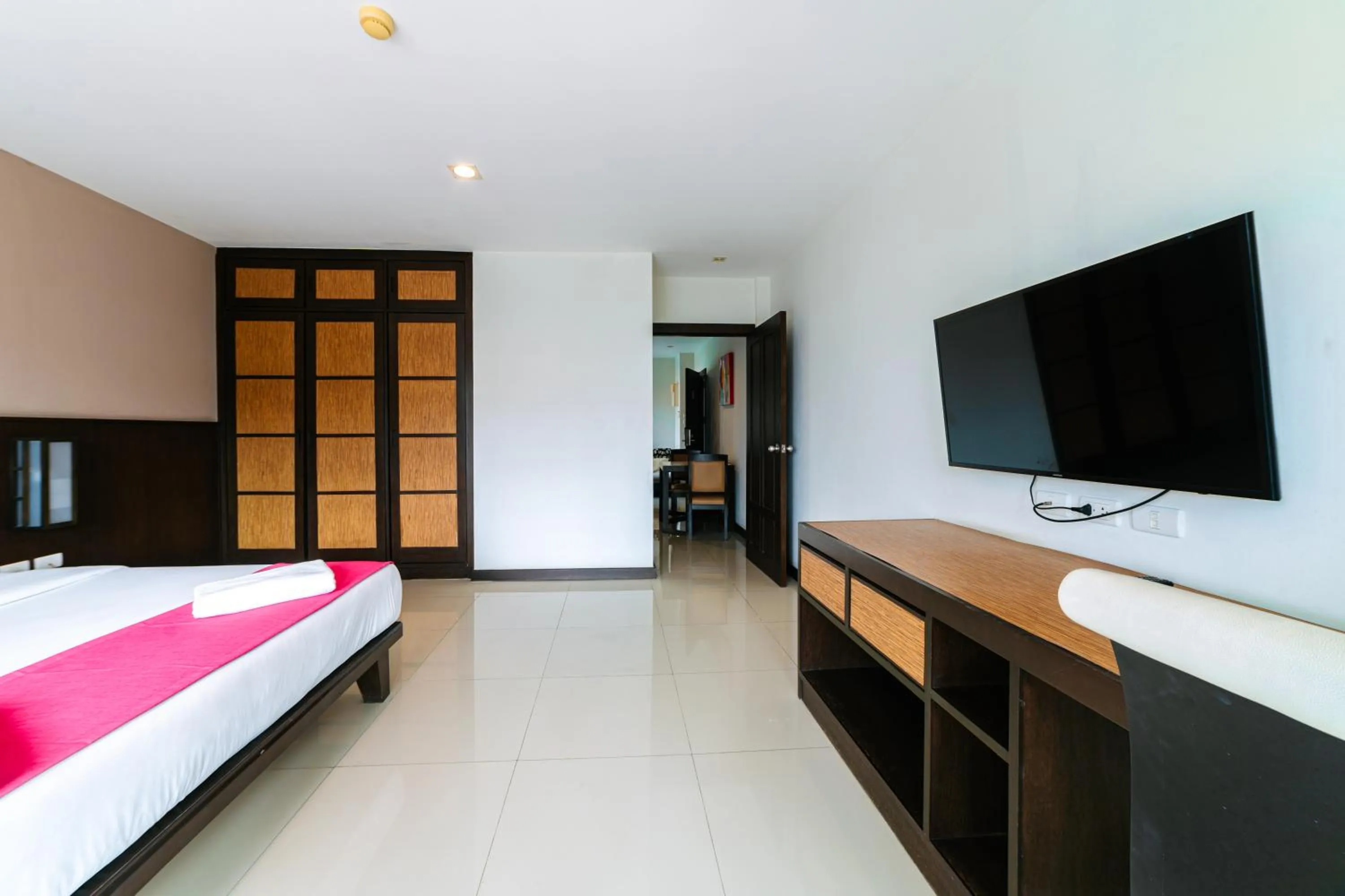 Bed in Ratana Hotel Sakdidet, PHUKET TOWN
