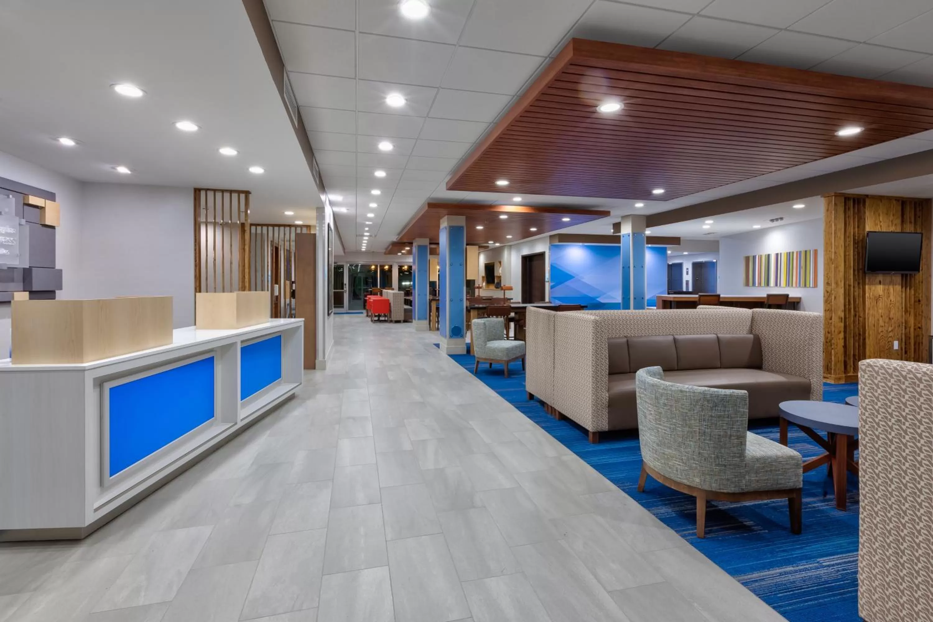 Lobby or reception in Holiday Inn Express & Suites Wooster by IHG