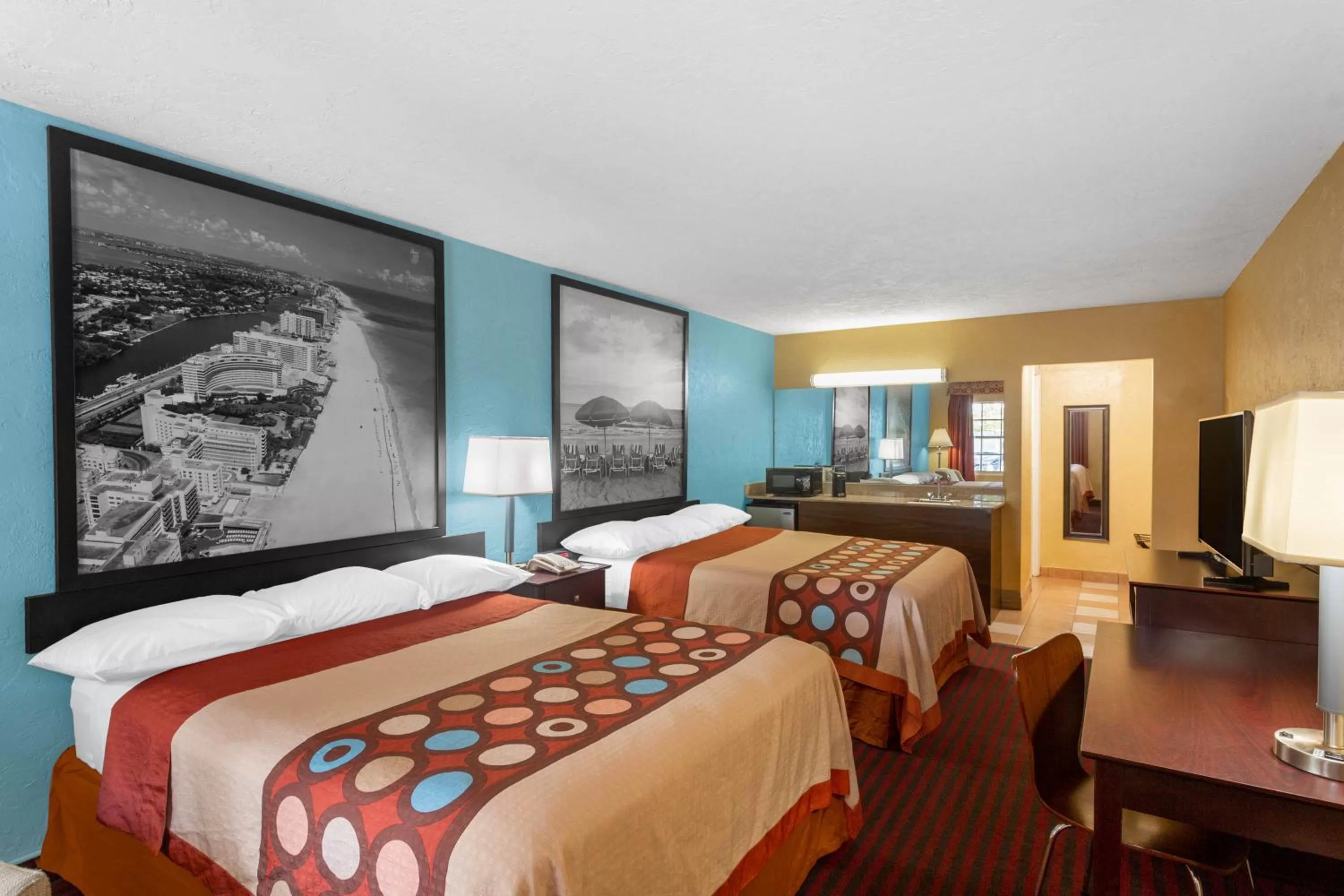 Photo of the whole room, Bed in Super 8 by Wyndham Bradenton Sarasota Area