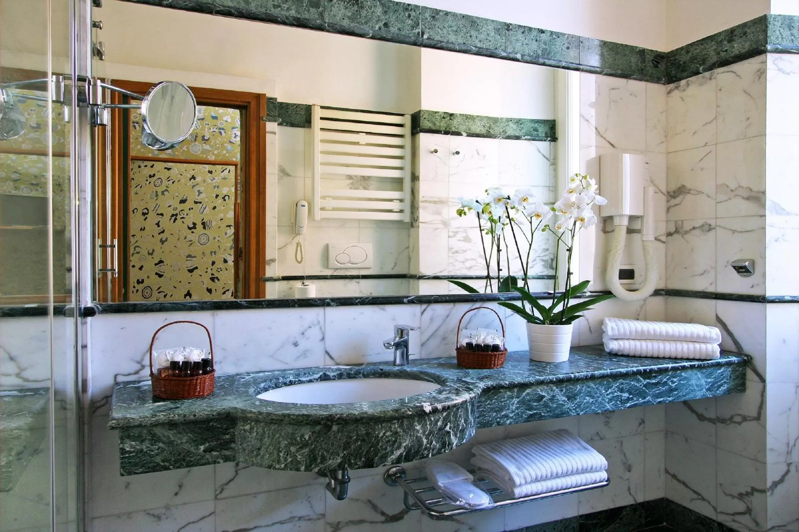 Bathroom in Hotel Arcangelo