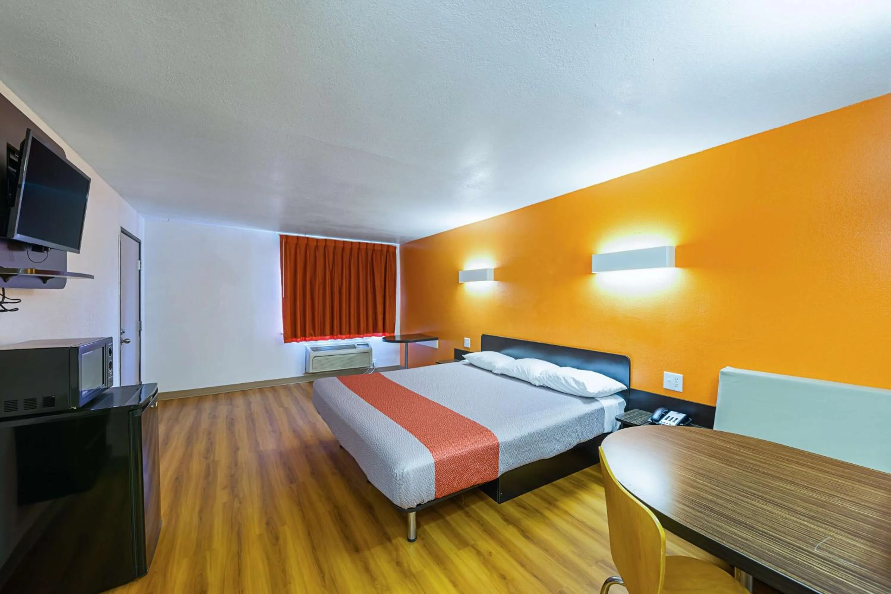 Photo of the whole room, Bed in Motel 6-Amarillo, TX