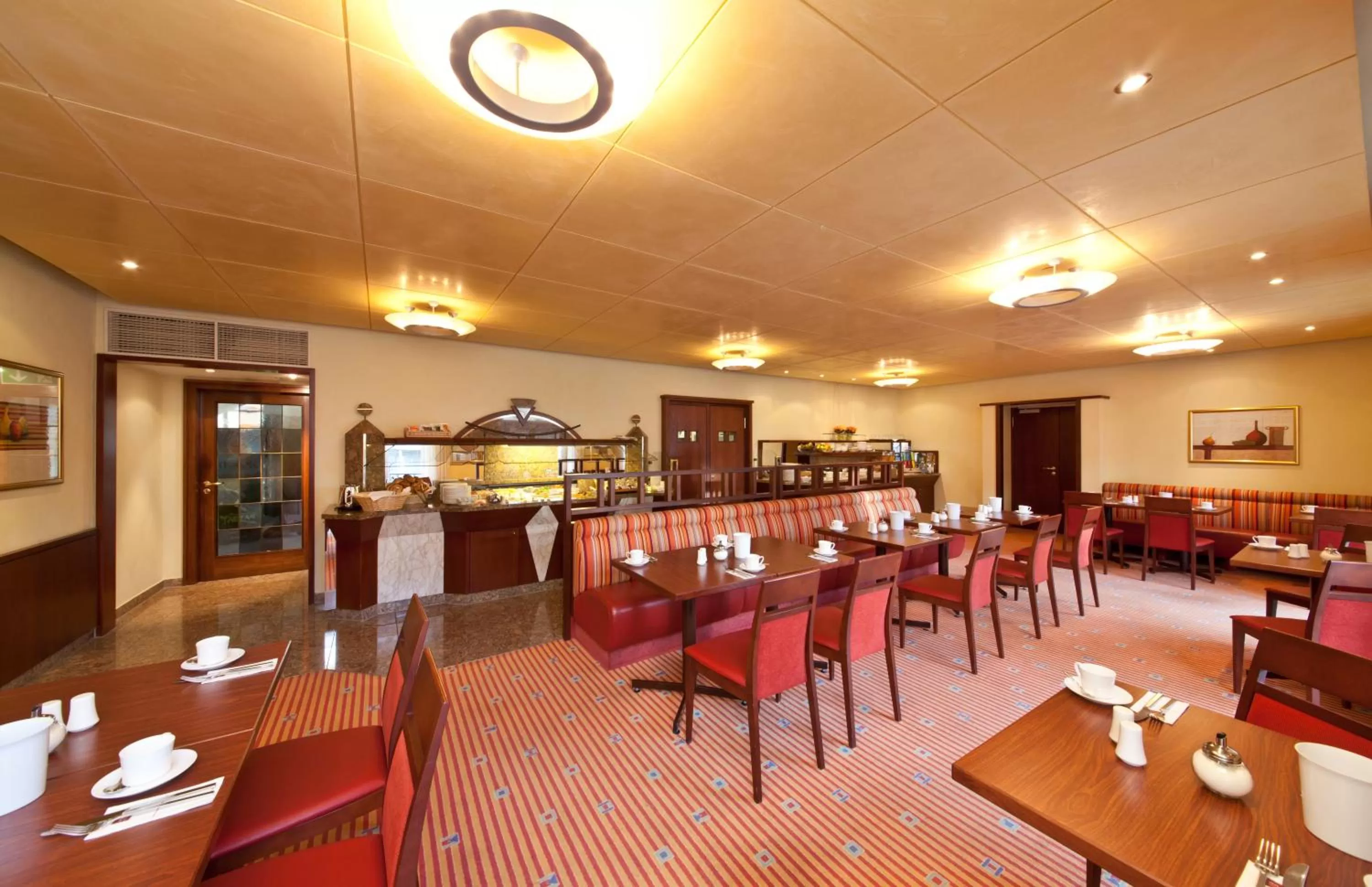 Restaurant/places to eat in Hotel Boulevard