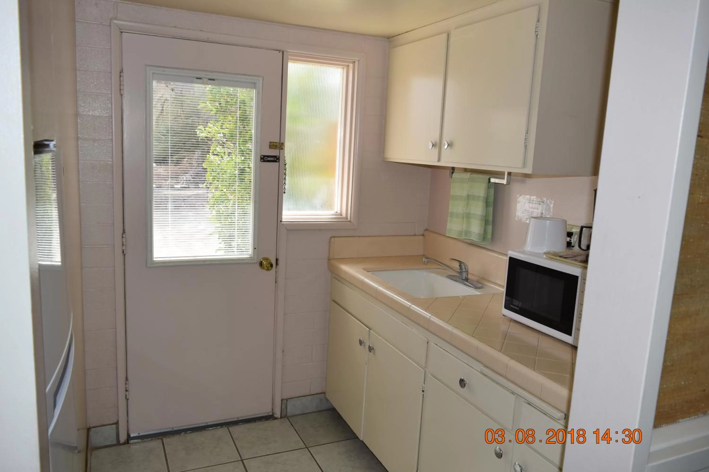 Kitchen/Kitchenette in Stanlunds Inn and Suites