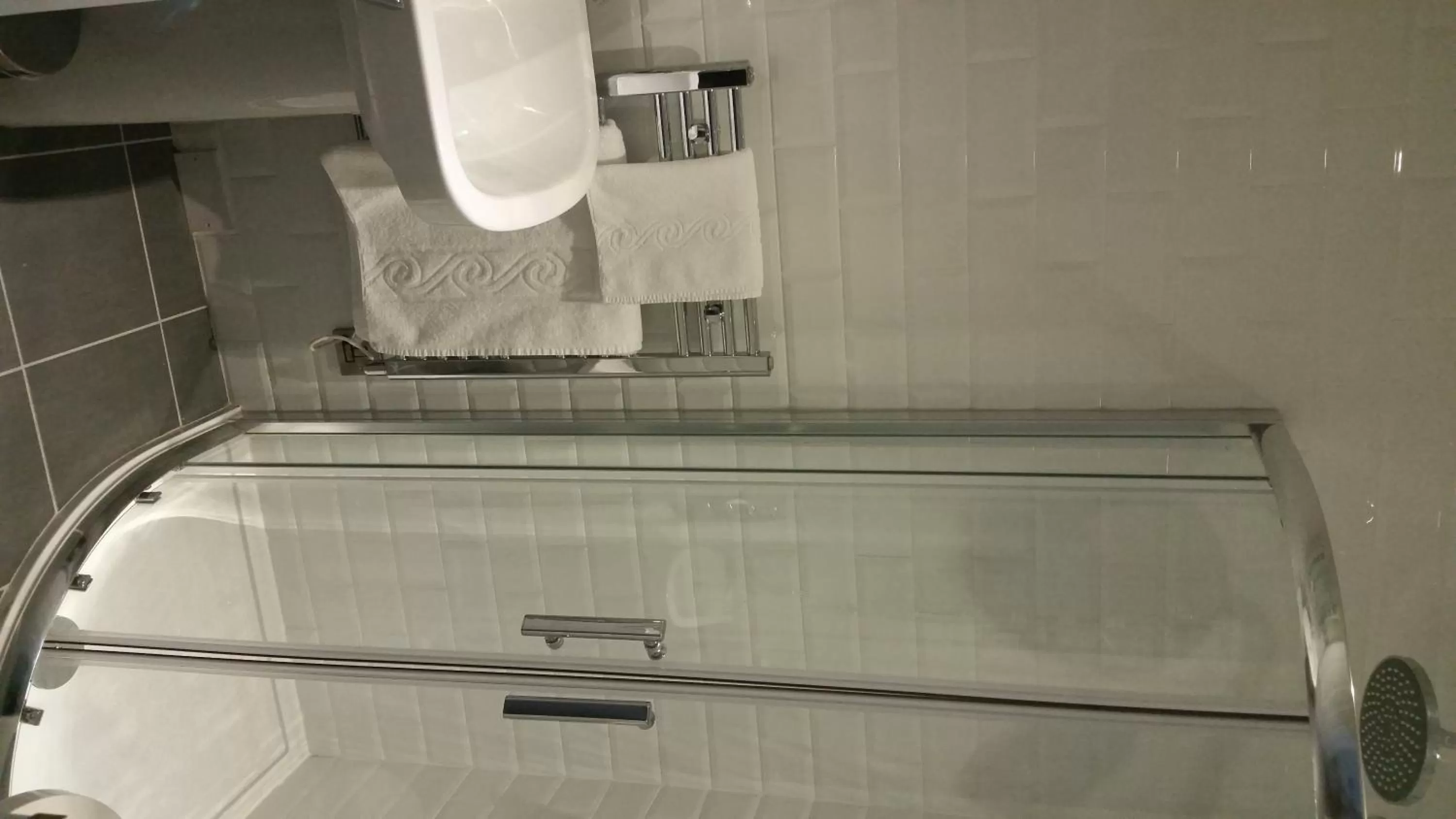 Bathroom in Glendower Hotel BW Signature Collection