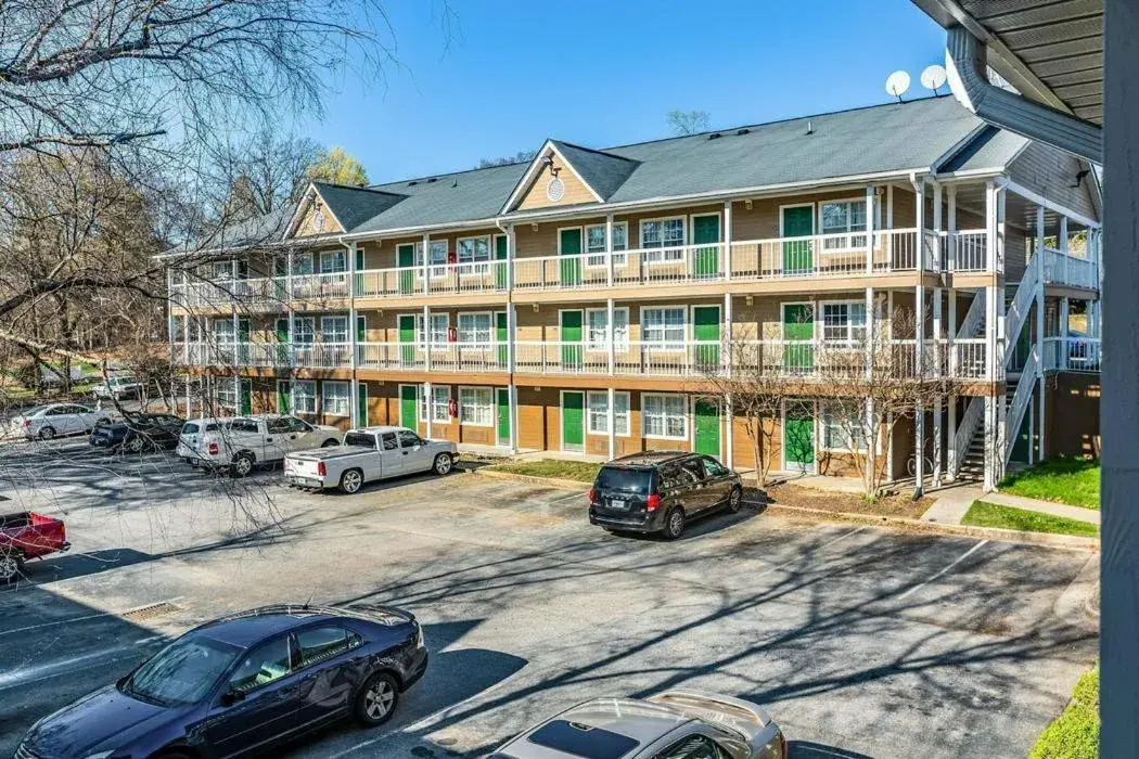 Property Building in HomeTowne Studios Atlanta NE - Downtown Norcross Property Building in HomeTowne Studios Atlanta NE - Downtown Norcross