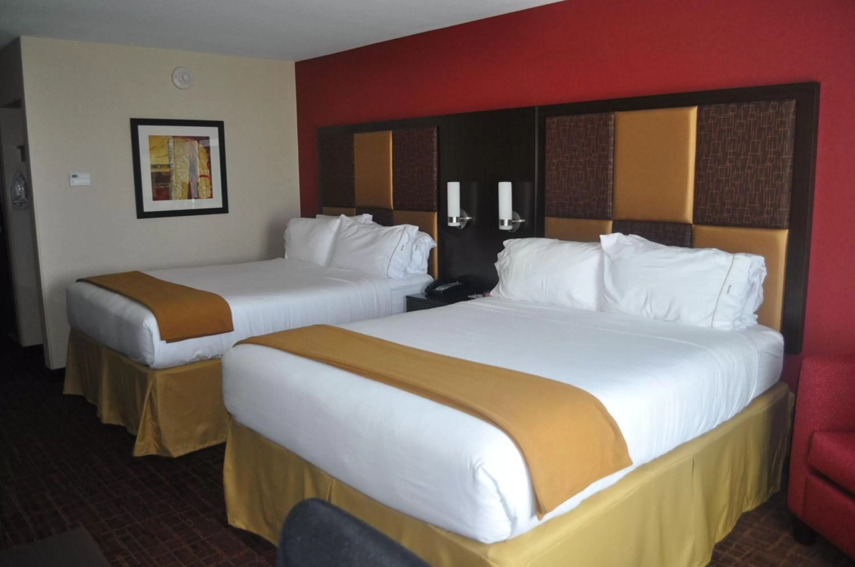 Photo of the whole room, Bed in Holiday Inn Express Greensburg by IHG