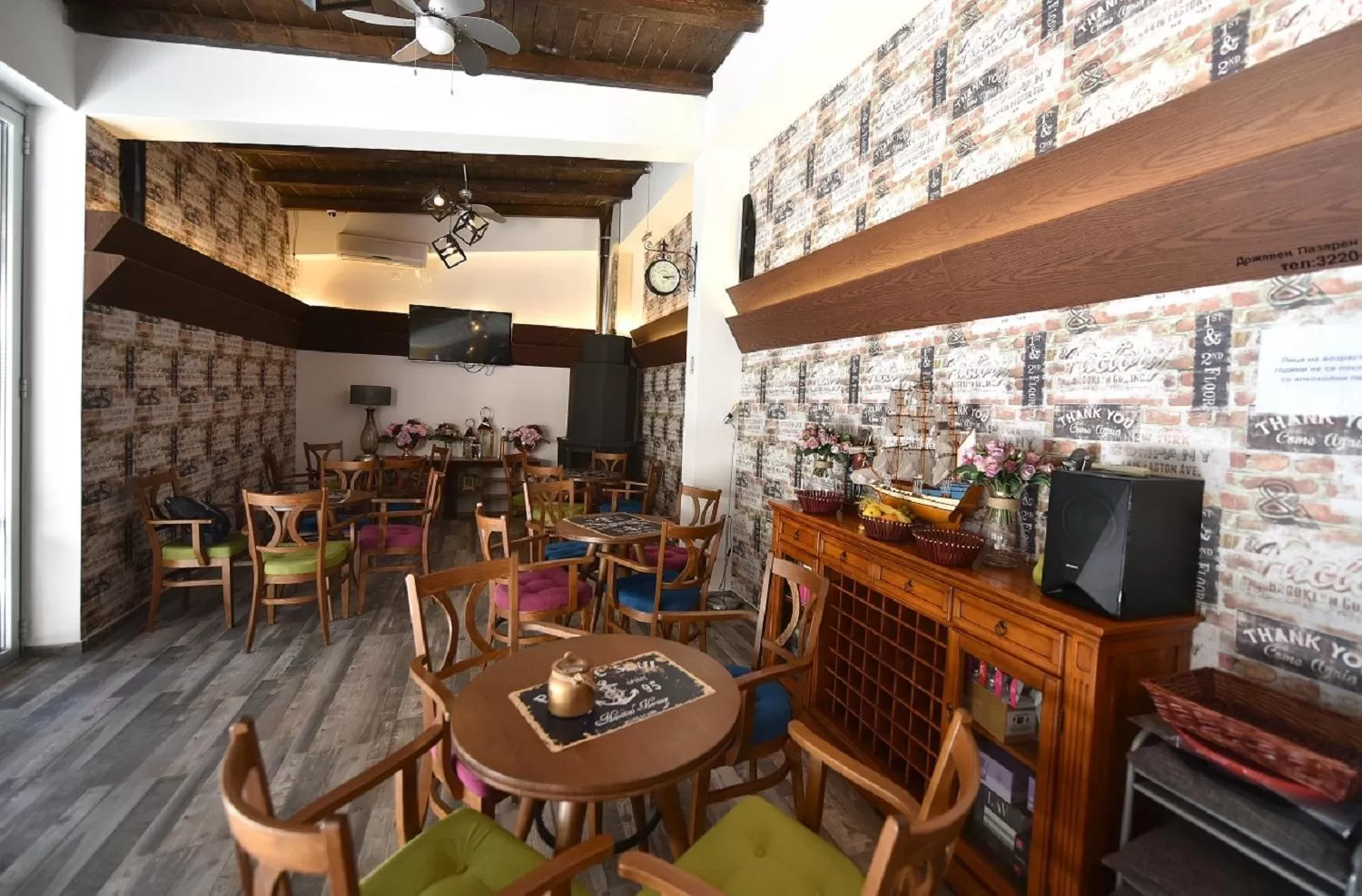 Villa Nina Hotel & Lounge bar