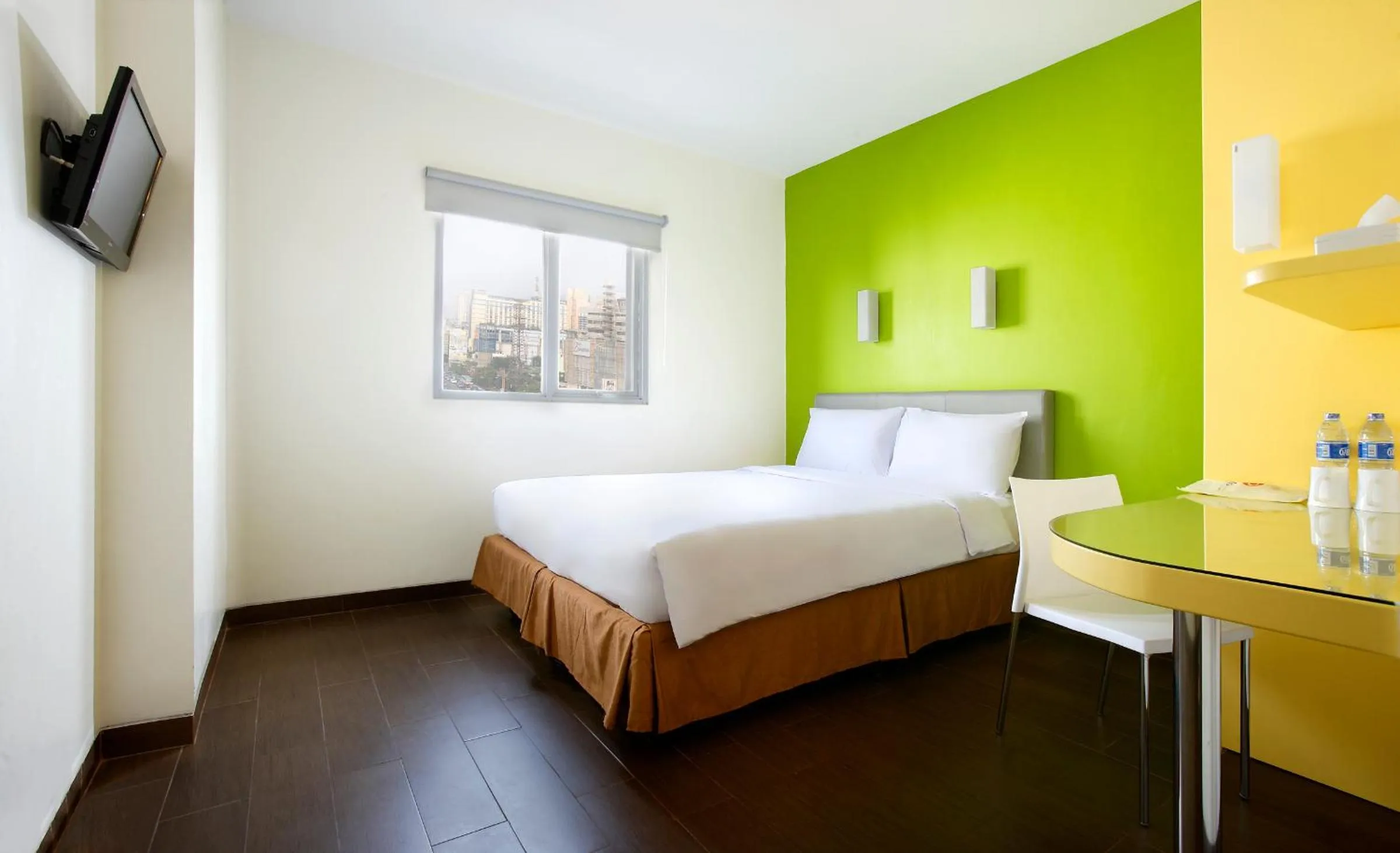 Photo of the whole room, Bed in Amaris Hotel Dr. Susilo Grogol