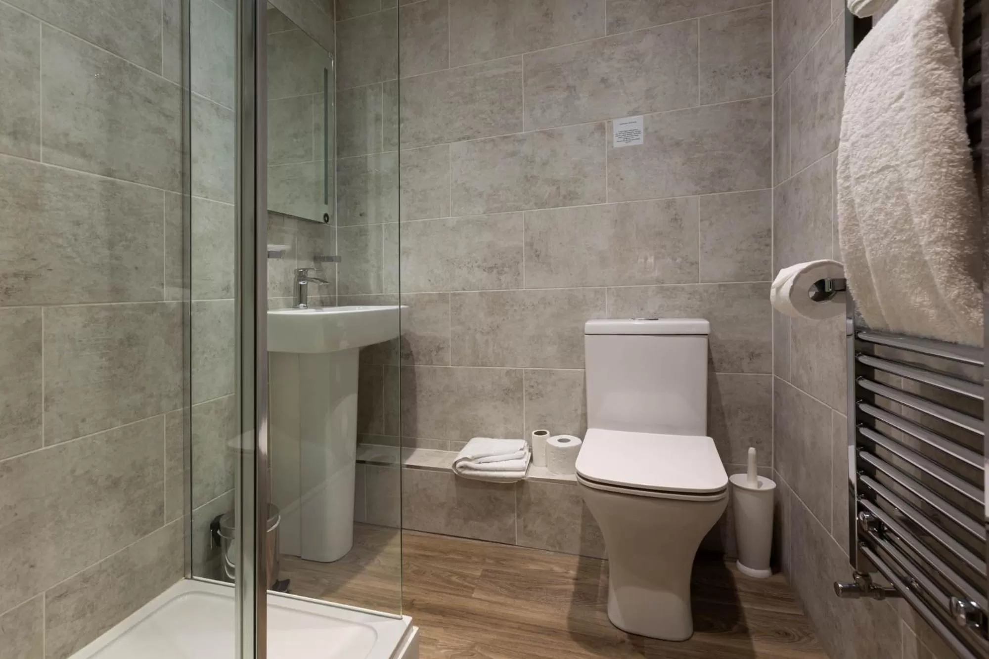 Shower in The White Swan