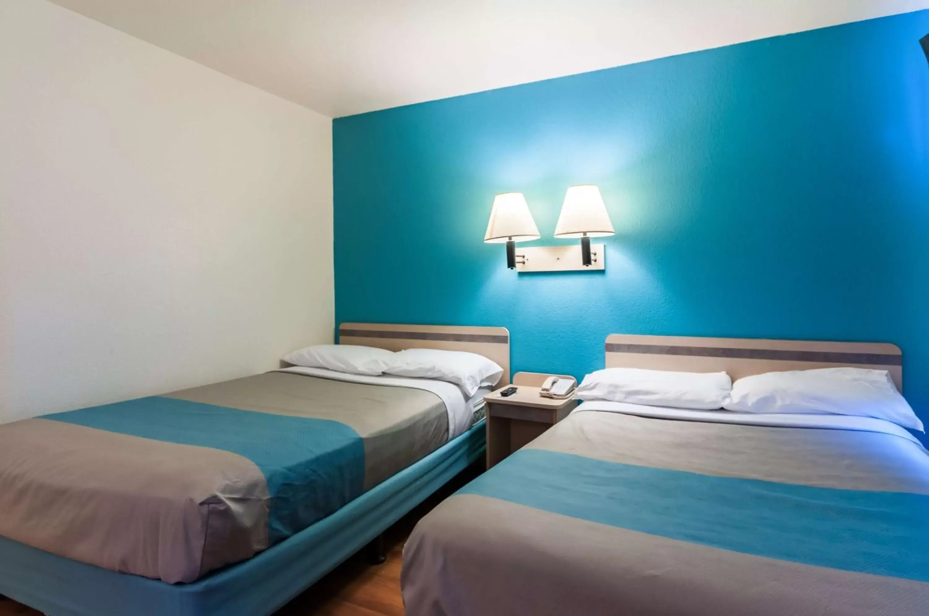 Deluxe Quadruple Room - Non-Smoking in Motel 6-Green River, UT Deluxe Quadruple Room - Non-Smoking in Motel 6-Green River, UT