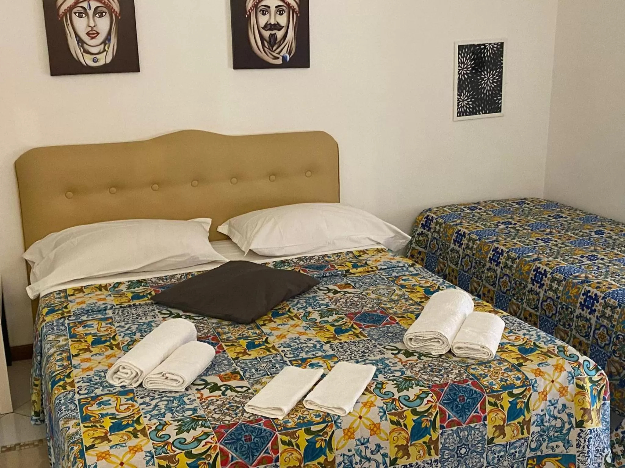 Photo of the whole room, Bed in Alba central City