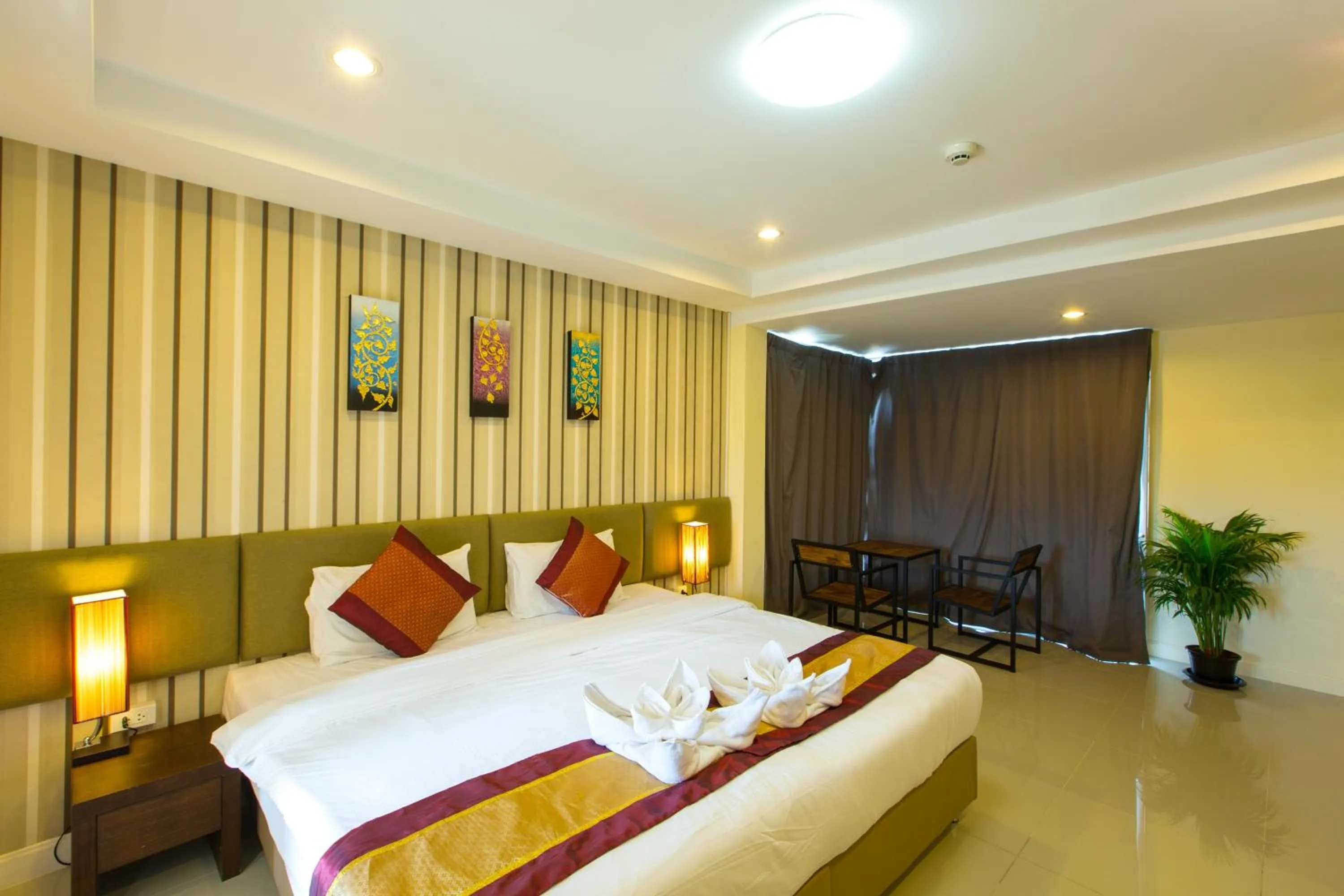 Photo of the whole room, Bed in Chiang Mai Waroros Boutique Hotel