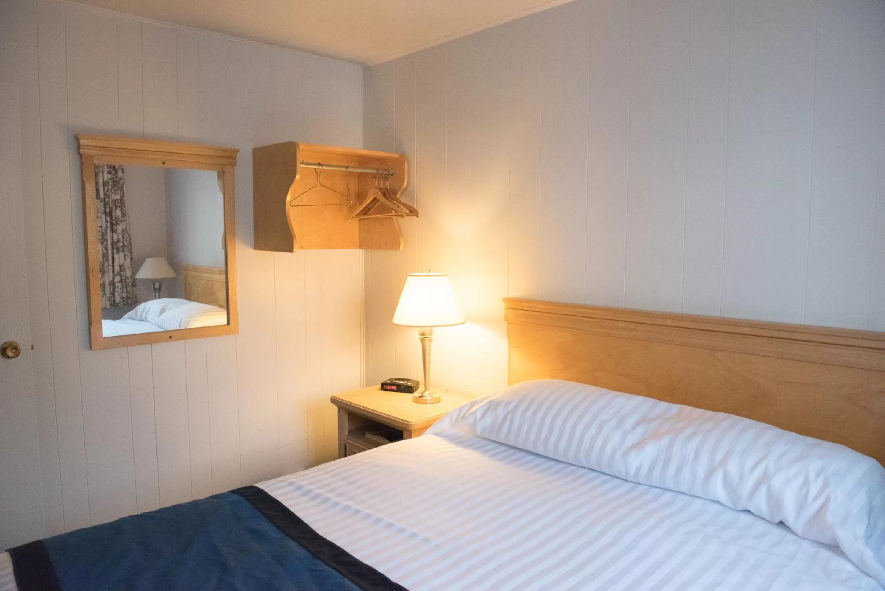 Bed in Radium Park Lodge