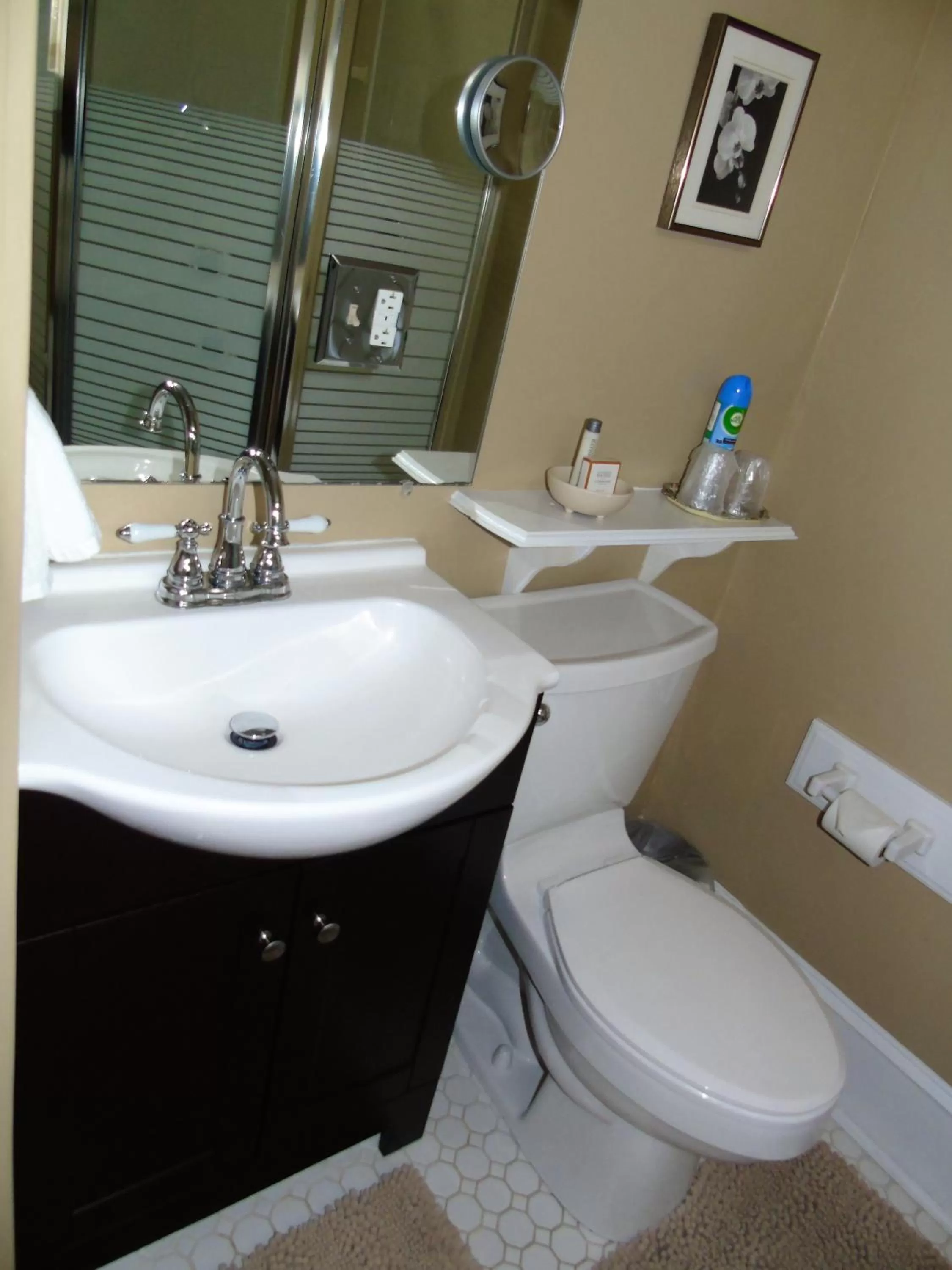 King Suite in The Charleston Inn