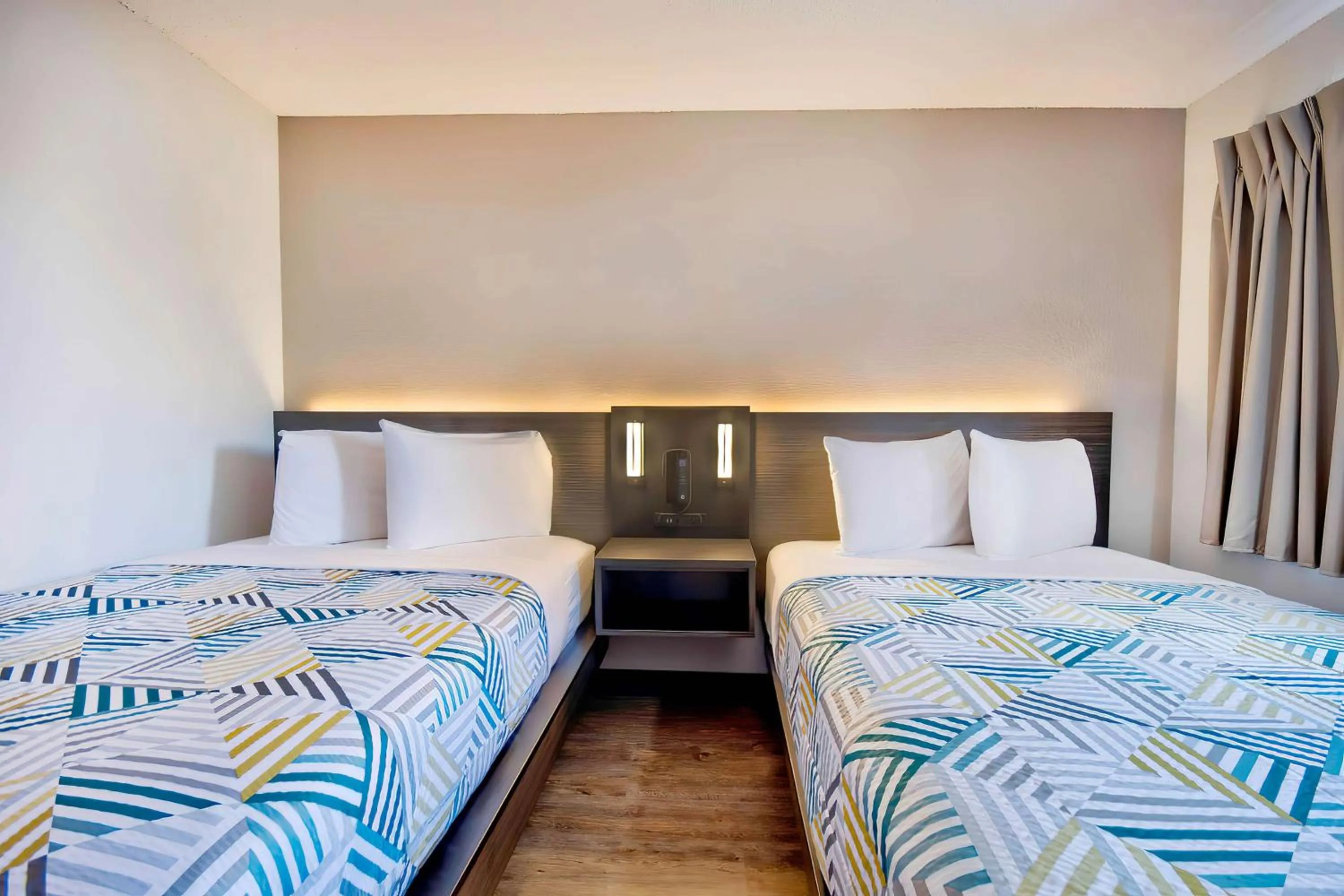 Bedroom, Bed in Motel 6-Vallejo, CA - Six Flags West