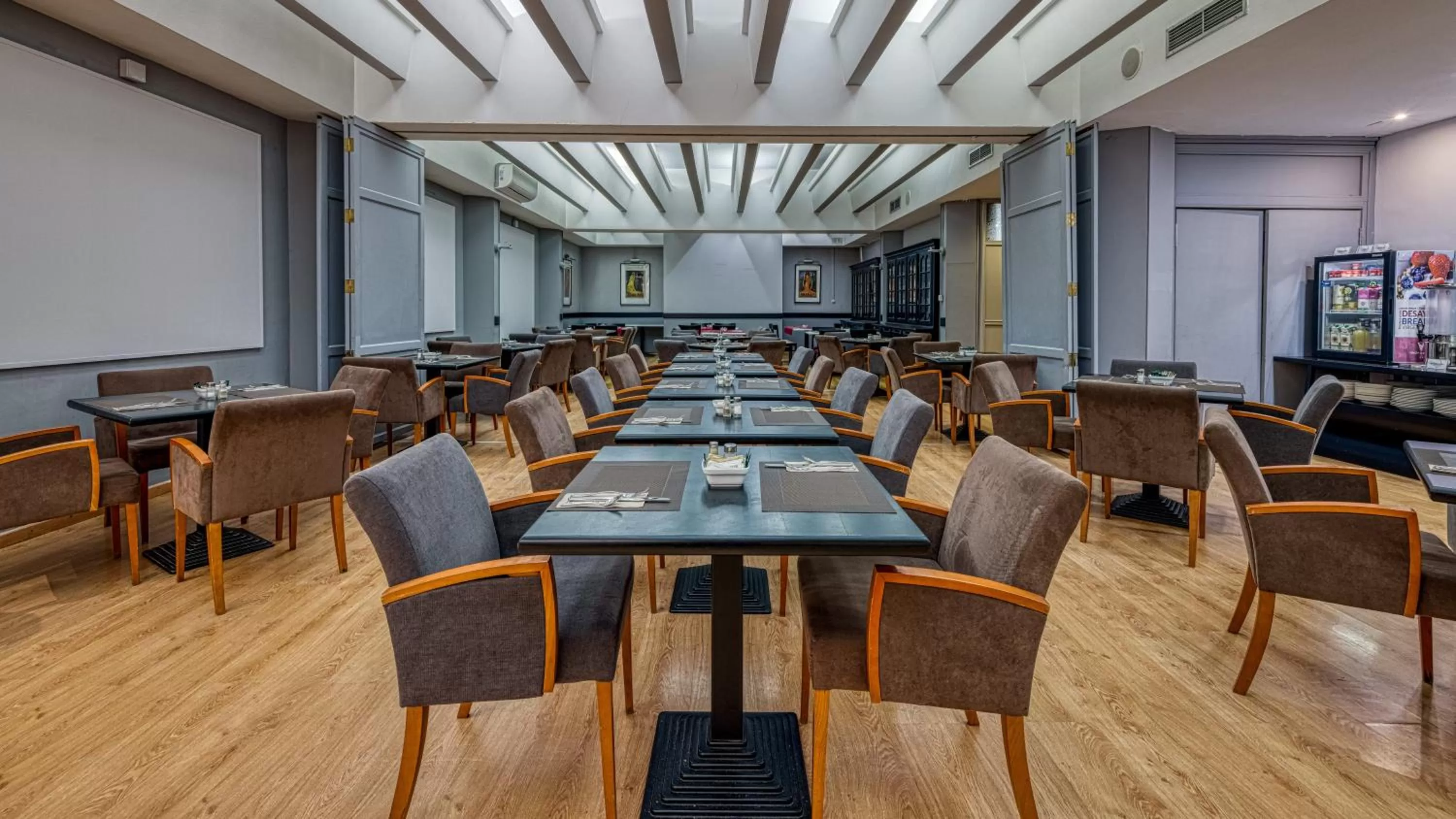 Restaurant/places to eat in Virgen de los Reyes